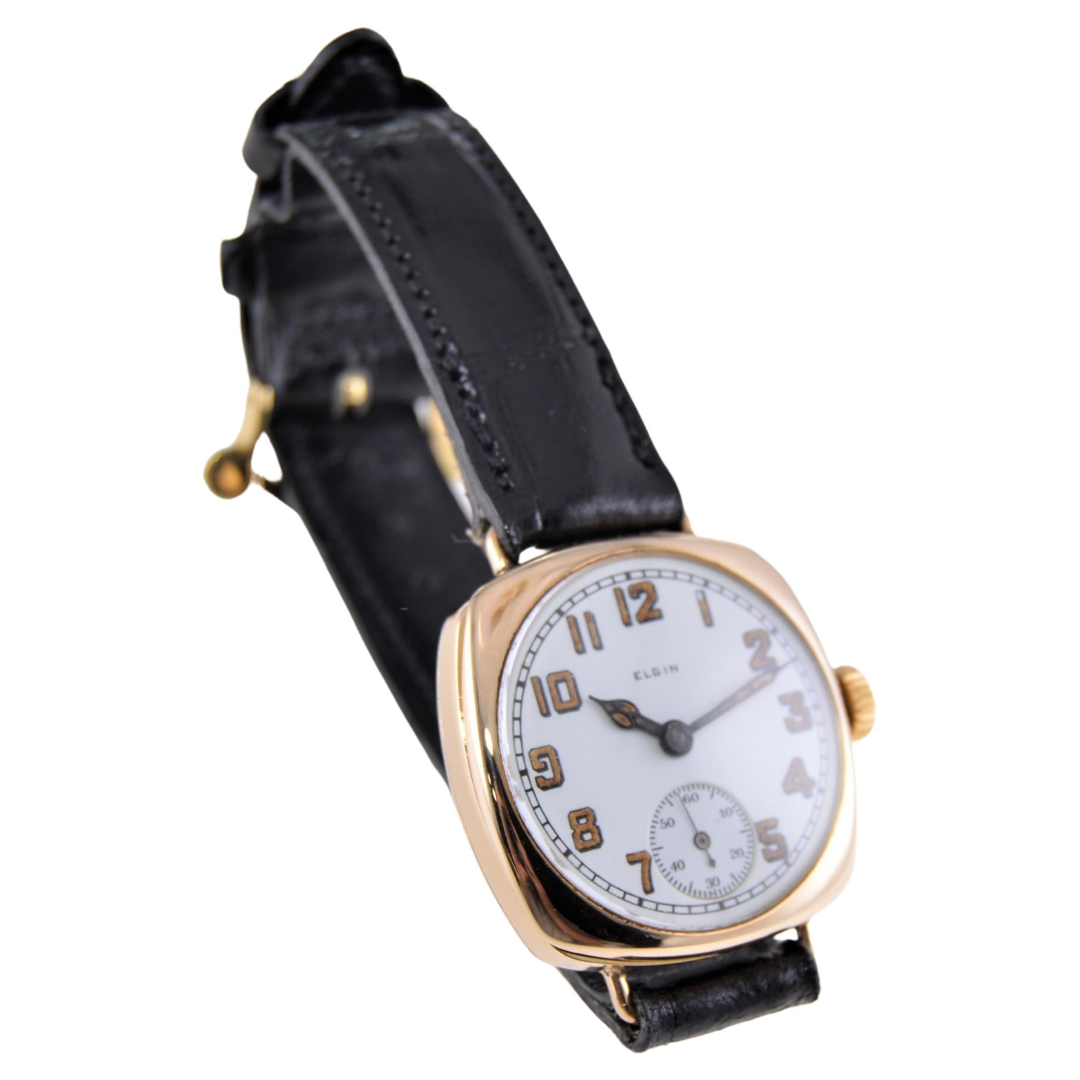 Elgin 14Kt. Montre-bracelet ancienne en or massif en forme de coussin de haute qualité de 1896 Excellent état - En vente à Long Beach, CA