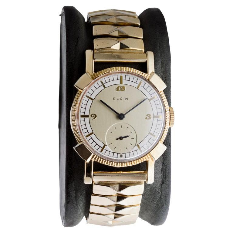 FACTORY / HOUSE: Elgin Watch Company
STYLE / REFERENCE: Art Deco
METAL / MATERIAL: Gold Filled
CIRCA / YEAR:
DIMENSIONS / SIZE: Length 39mm X Diameter 39mm
MOVEMENT / CALIBER: Manual Winding / 17 Jewels / Caliber 555
DIAL / HANDS: Factory Original