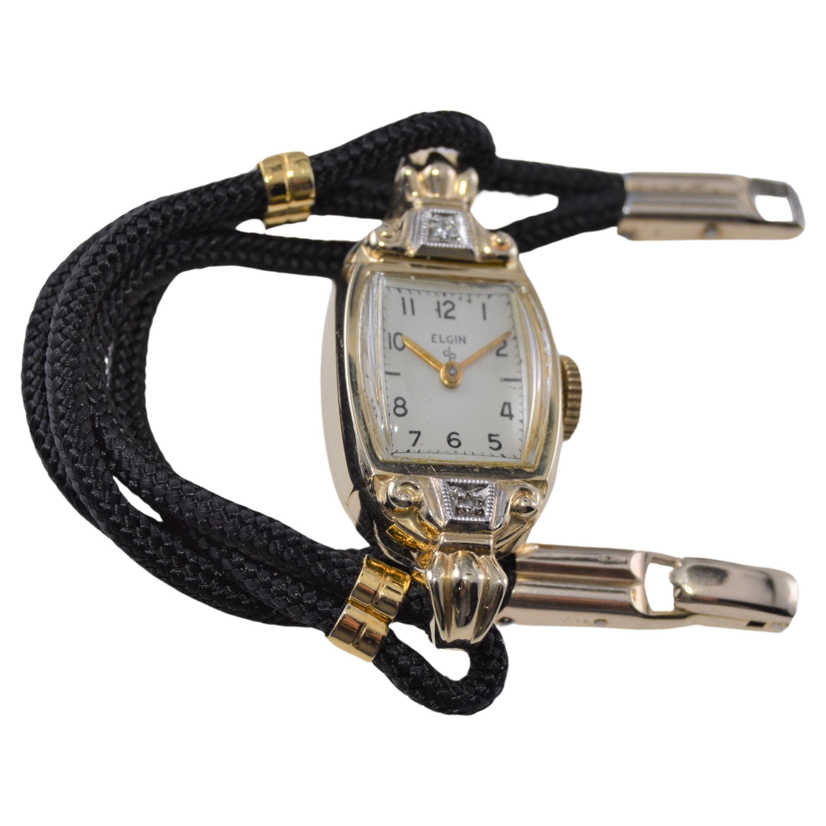 Elgin Ladies Solid Gold Art Deco Watch with Original Cord Band 1940s In Excellent Condition For Sale In Long Beach, CA