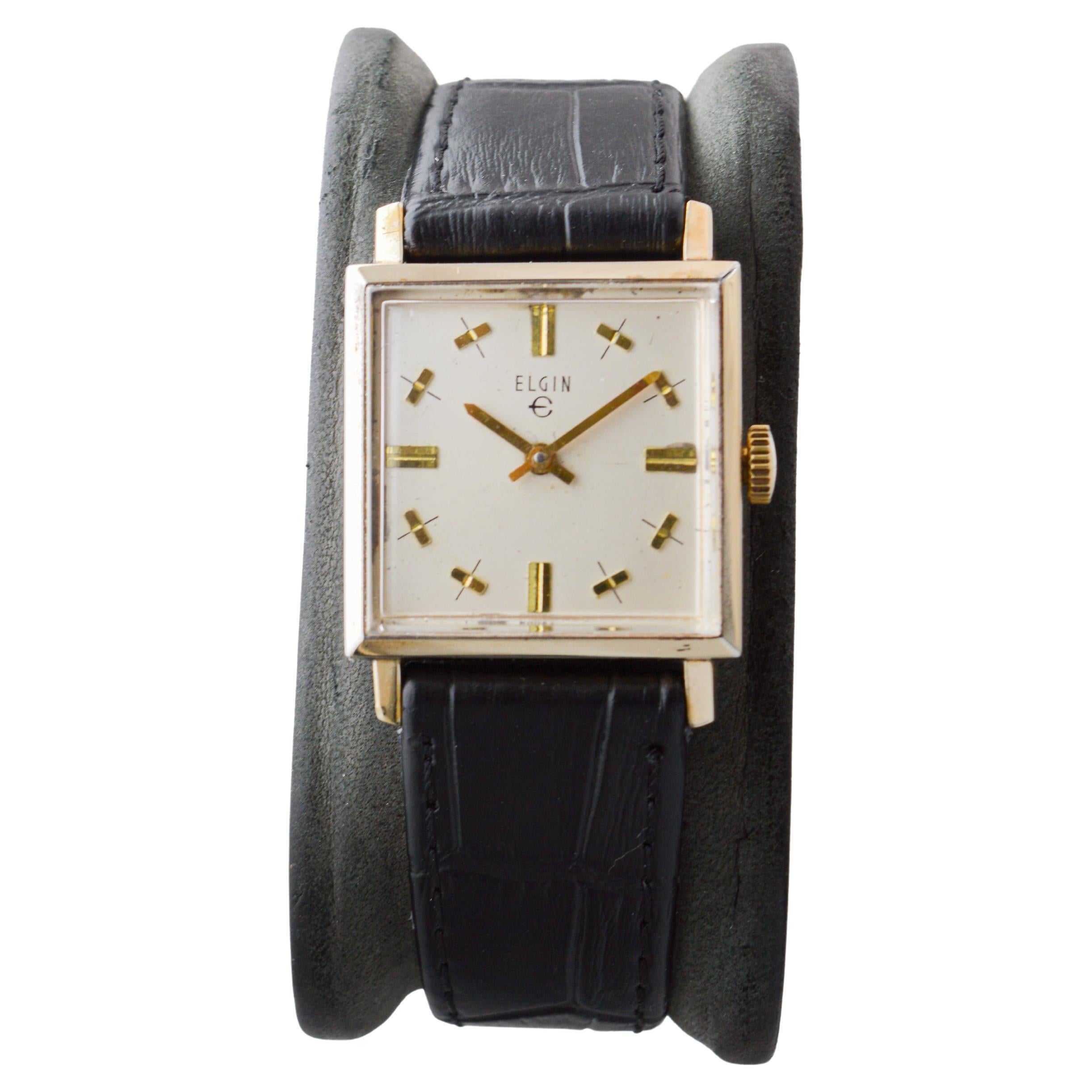 FACTORY / HOUSE: Elgin Watch Company
STYLE / REFERENCE: Mid Century
METAL / MATERIAL: Gold Filled
CIRCA / YEAR: 1960's
DIMENSIONS / SIZE: Length 33mm X Length 25mm
MOVEMENT / CALIBER: Manual Winding / 17 Jewels / Caliber 876
DIAL / HANDS: /