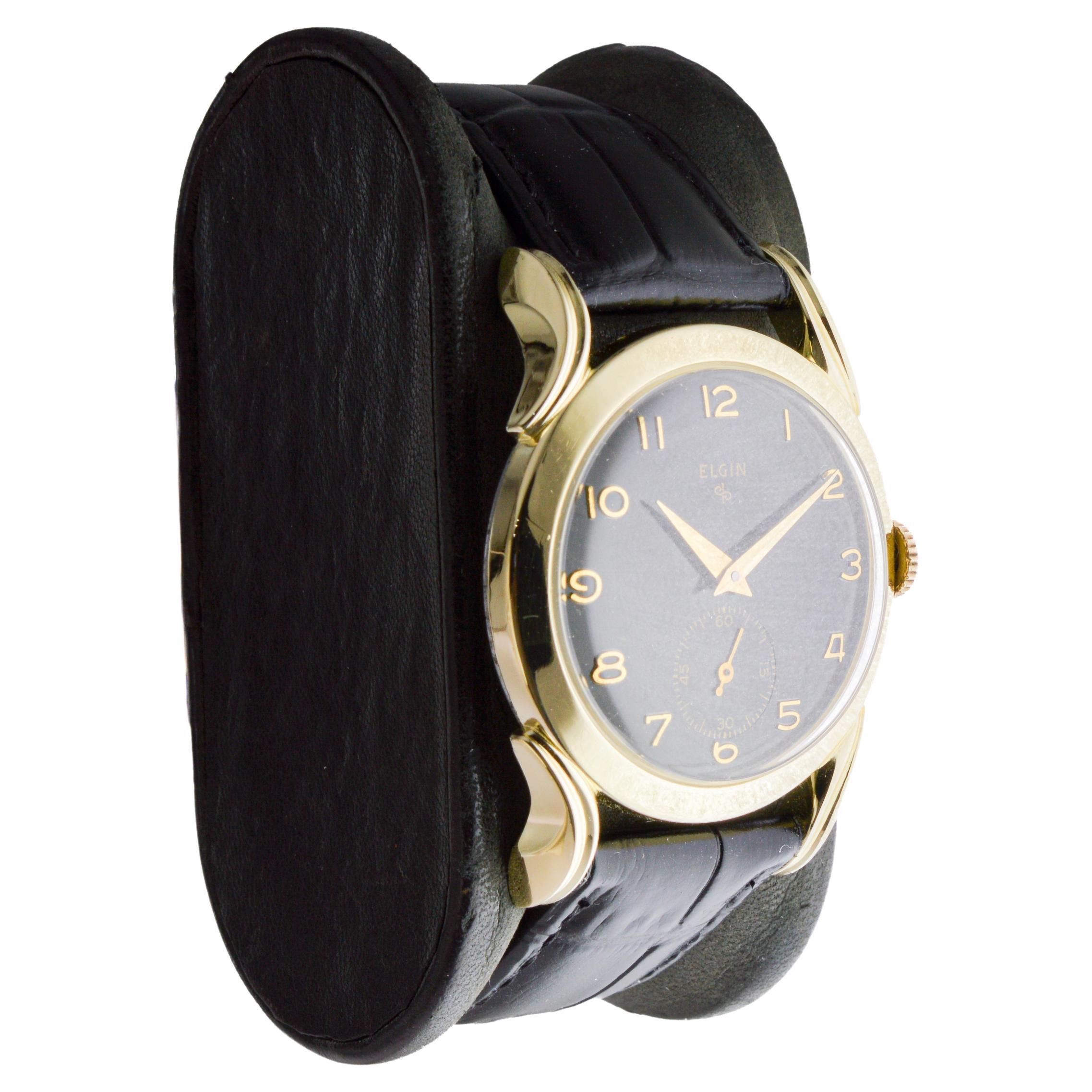 FACTORY / HOUSE: Elgin Watch Company
STYLE / REFERENCE: Art Deco / Round Style
METAL / MATERIAL: Yellow Gold Filled
CIRCA / YEAR: 1950's
DIMENSIONS / SIZE: Length 43mm Lug Tip to Lug Tip, Diameter 32mm
MOVEMENT / CALIBER: Manual Winding / 21 Jewels