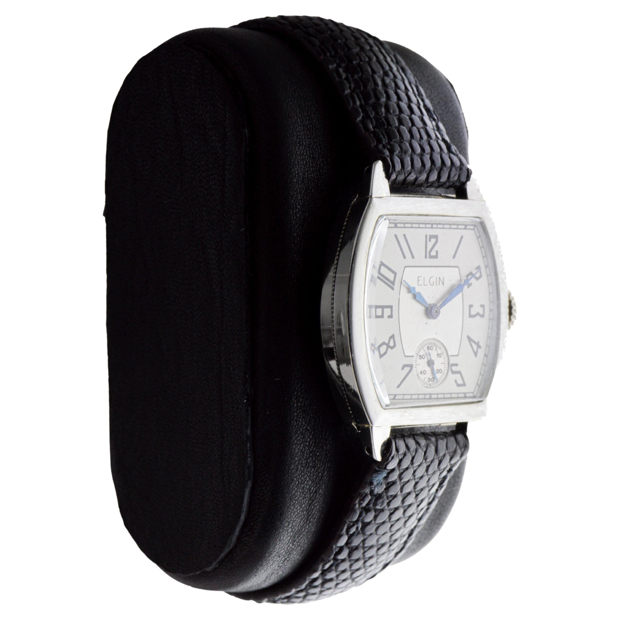 FABBRICA / CASA: Elgin Watch Company
STILE / RIFERIMENTO: Art Deco / Forma Tortuosa 
METALLO / MATERIALE: Oro bianco riempito
CIRCA / ANNO: 1920
DIMENSIONI: lunghezza 