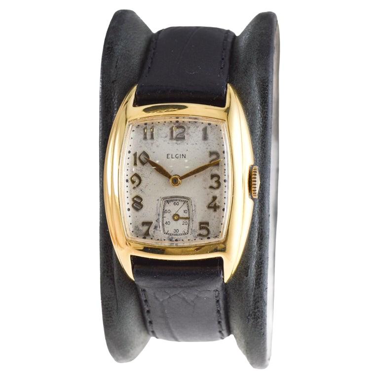 Elgin Yellow Gold Filled 1940's Art deco Tonneau Shaped Watch with Original Dial In Excellent Condition For Sale In Long Beach, CA