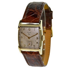 Retro Elgin Yellow Gold Filled Original Dial Art Deco Tortue Wristwatch, circa 1940s  