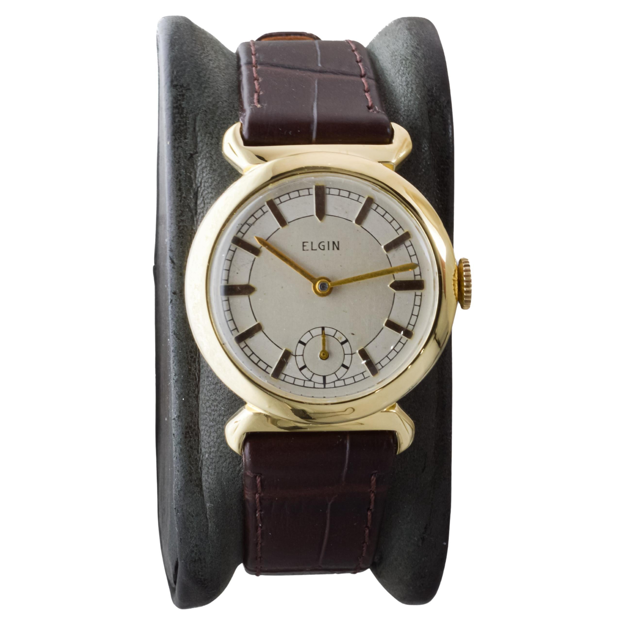 Elgin Yellow Gold Filled Art Deco Watch, ca 1940's with Flawless Original Dial In Excellent Condition For Sale In Long Beach, CA