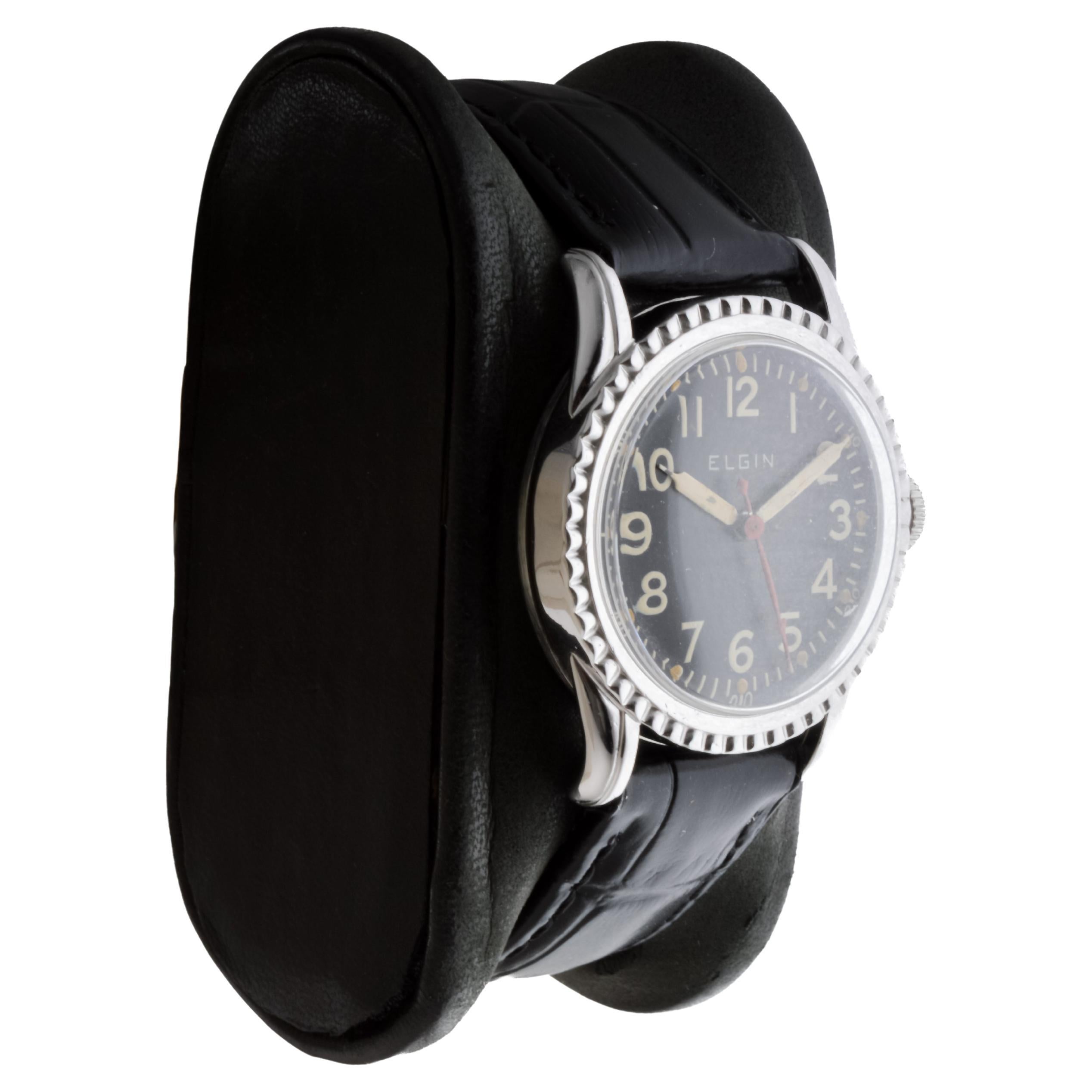 FACTORY / HOUSE: Elgin Watch Company
STYLE / REFERENCE: Art Deco /  Round Style 
METAL / MATERIAL: Yellow Gold Filled
CIRCA / YEAR: 1940's
DIMENSIONS / SIZE: Length 35mm X Diameter 29mm
MOVEMENT / CALIBER: Manual Winding / 16 Jewels / Caliber