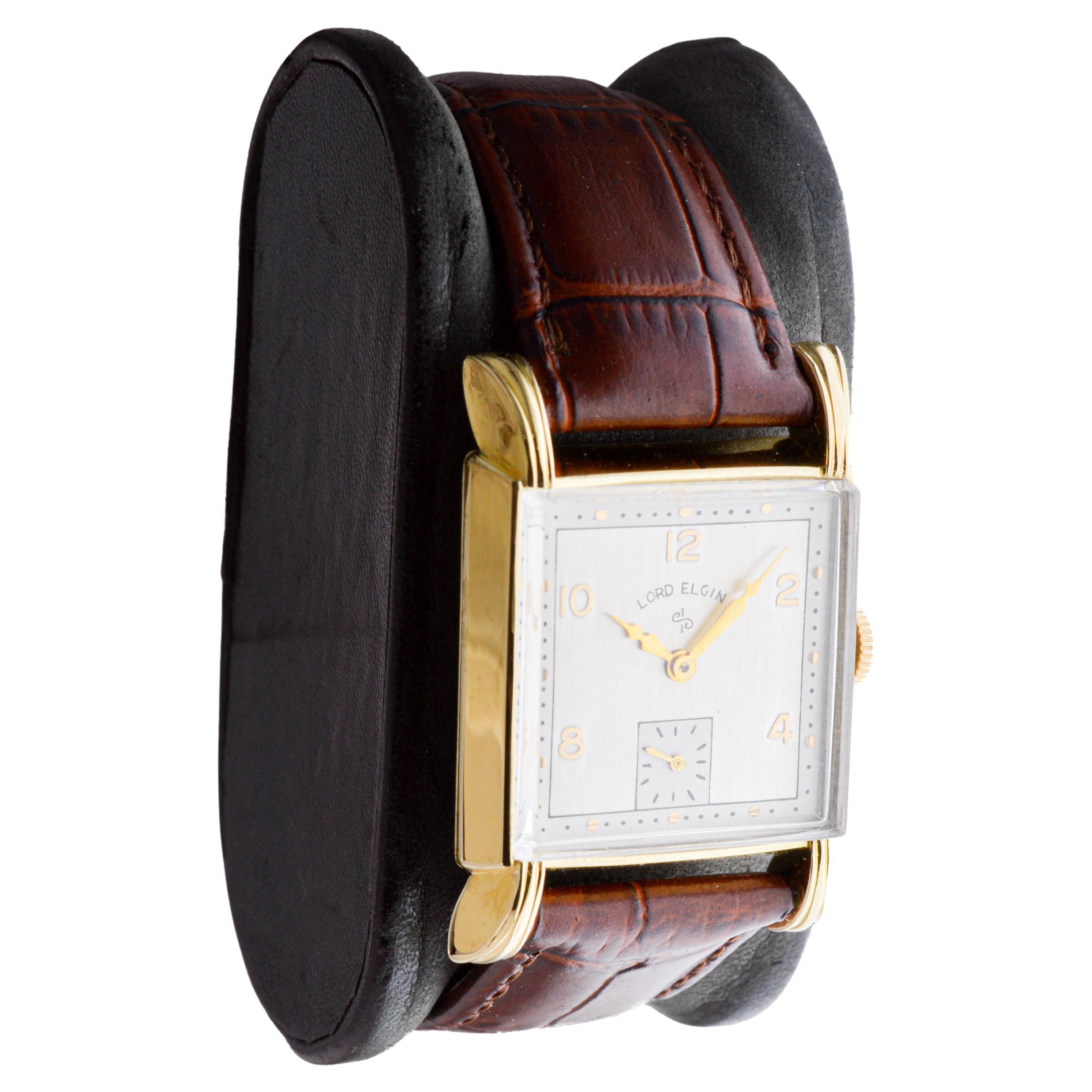 Elgin Yellow Gold Filled Art Deco Watch circa 1940's with Flawless Original Dial In Excellent Condition For Sale In Long Beach, CA
