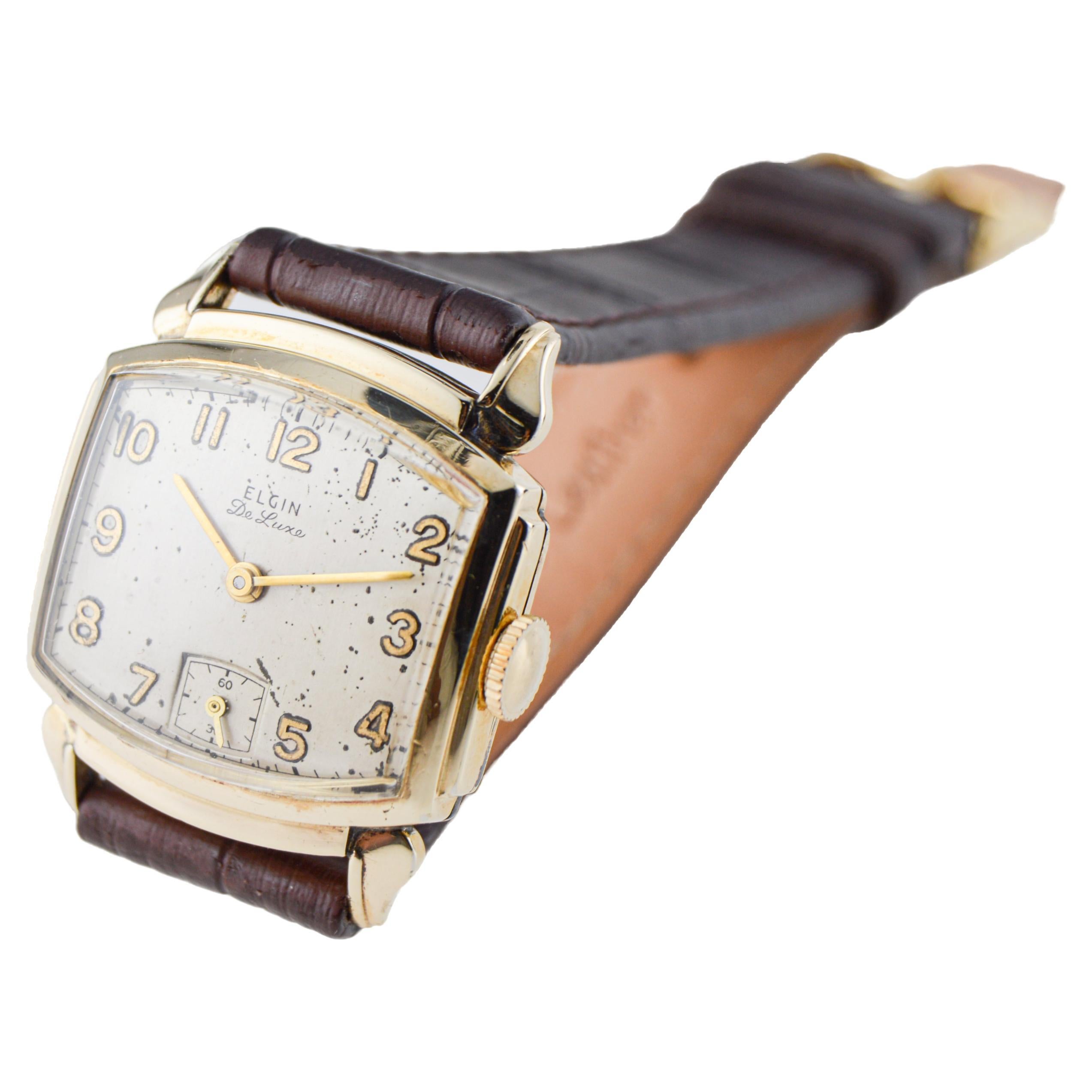 Elgin Yellow Gold Filled Art Deco Watch with Original Dial from the 1940's In Excellent Condition For Sale In Long Beach, CA