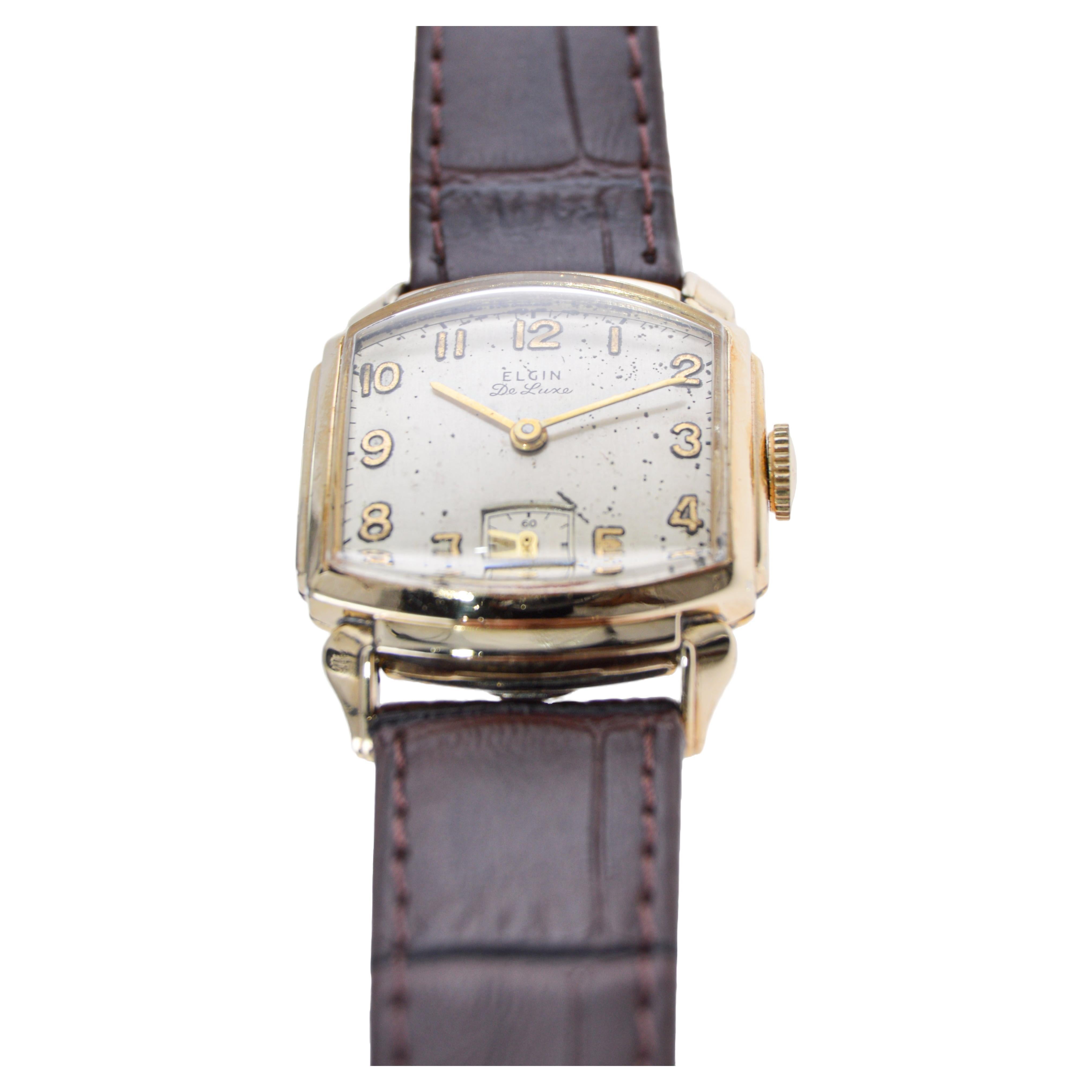 Women's or Men's Elgin Yellow Gold Filled Art Deco Watch with Original Dial from the 1940's For Sale