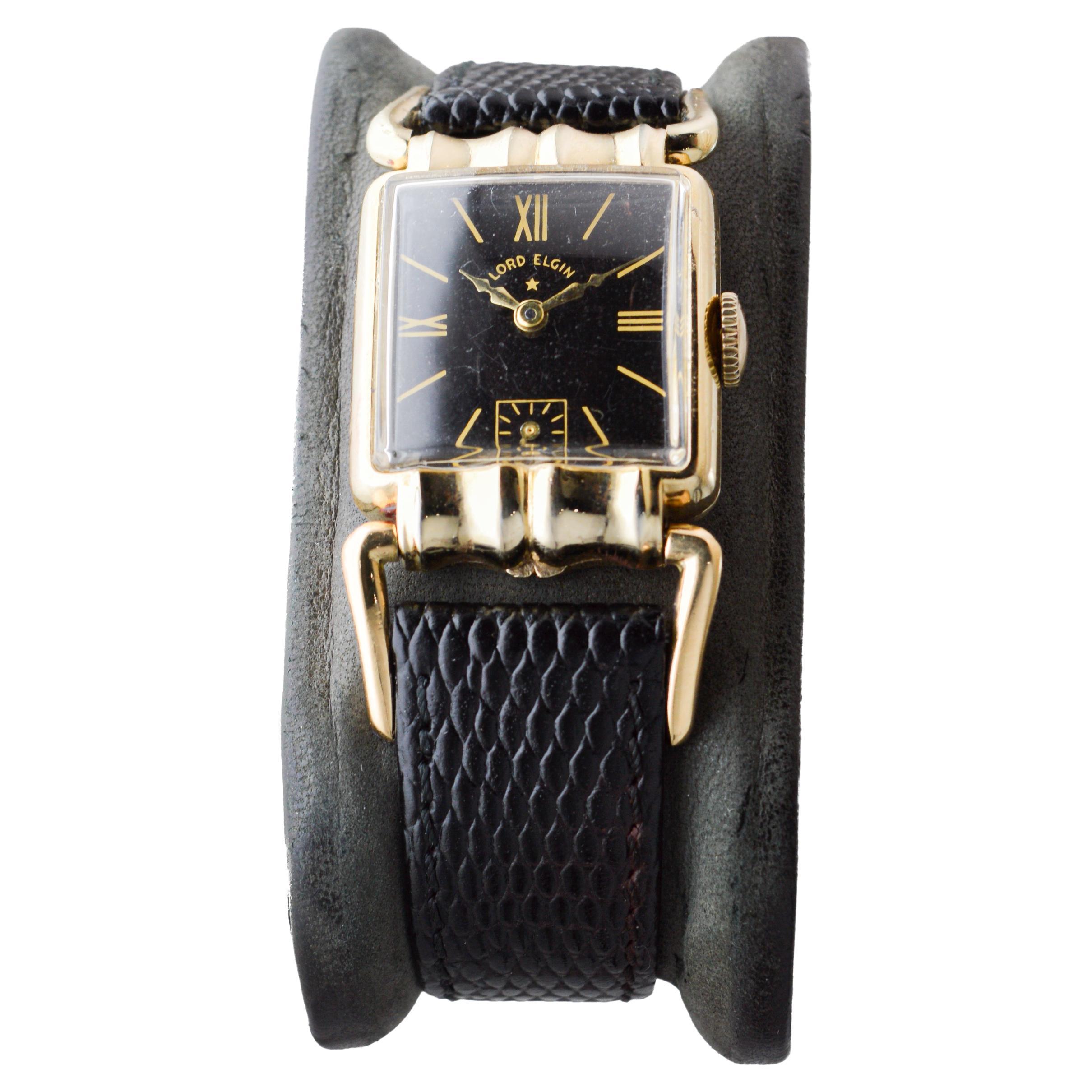 Reloj Art Déco Elgin relleno de oro amarillo con rara esfera negra  Ganchos articulados Art Decó en venta