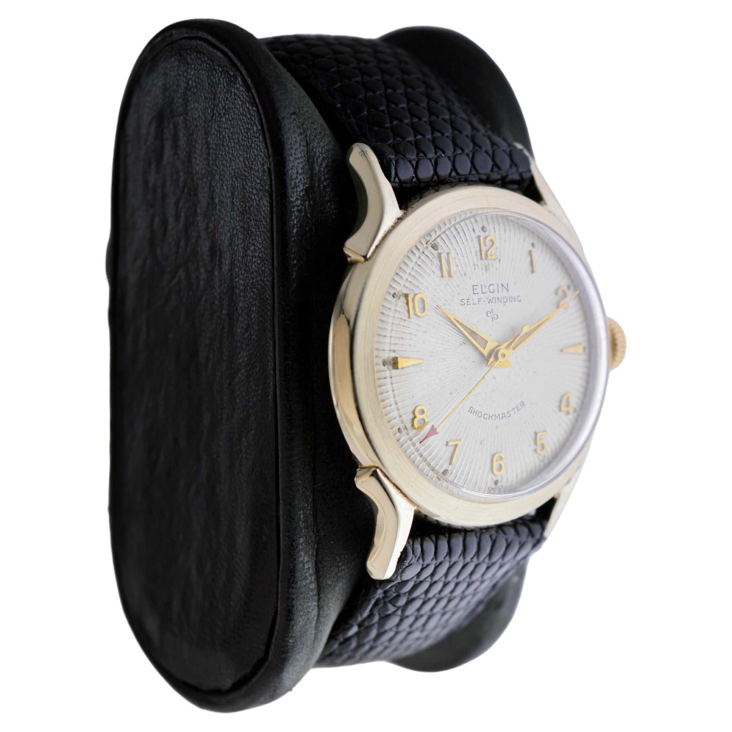 FACTORY / HOUSE: Elgin Watch Company
STYLE / REFERENCE: Art Deco / Round Style 
METAL / MATERIAL: Yellow Gold-Filled
CIRCA / YEAR: 1960's
DIMENSIONS / SIZE: Length 41mm X Diameter 33mm
MOVEMENT / CALIBER: Automatic Winding / 17 Jewels 
DIAL / HANDS: