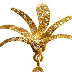 18 Karat Gold Palm Tree Diamond Earrings with Top Wesselton VVS Diamond