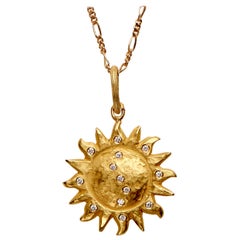 18 Karat Gold Sun Necklace with Top Wesselton VVS Diamonds