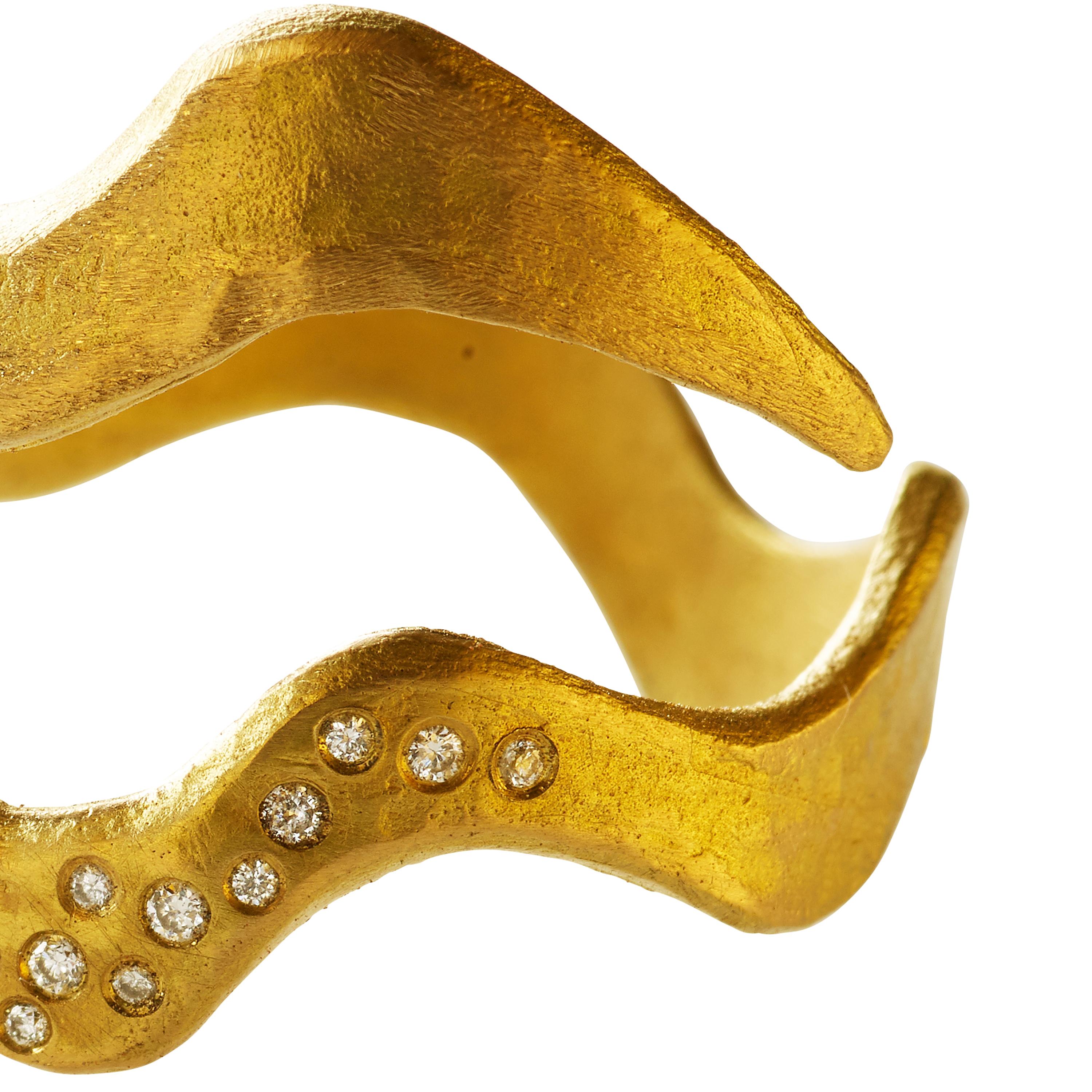 Artist 18 Karat Gold Top Wesselton VVS Diamond Handcrafted Ring For Sale
