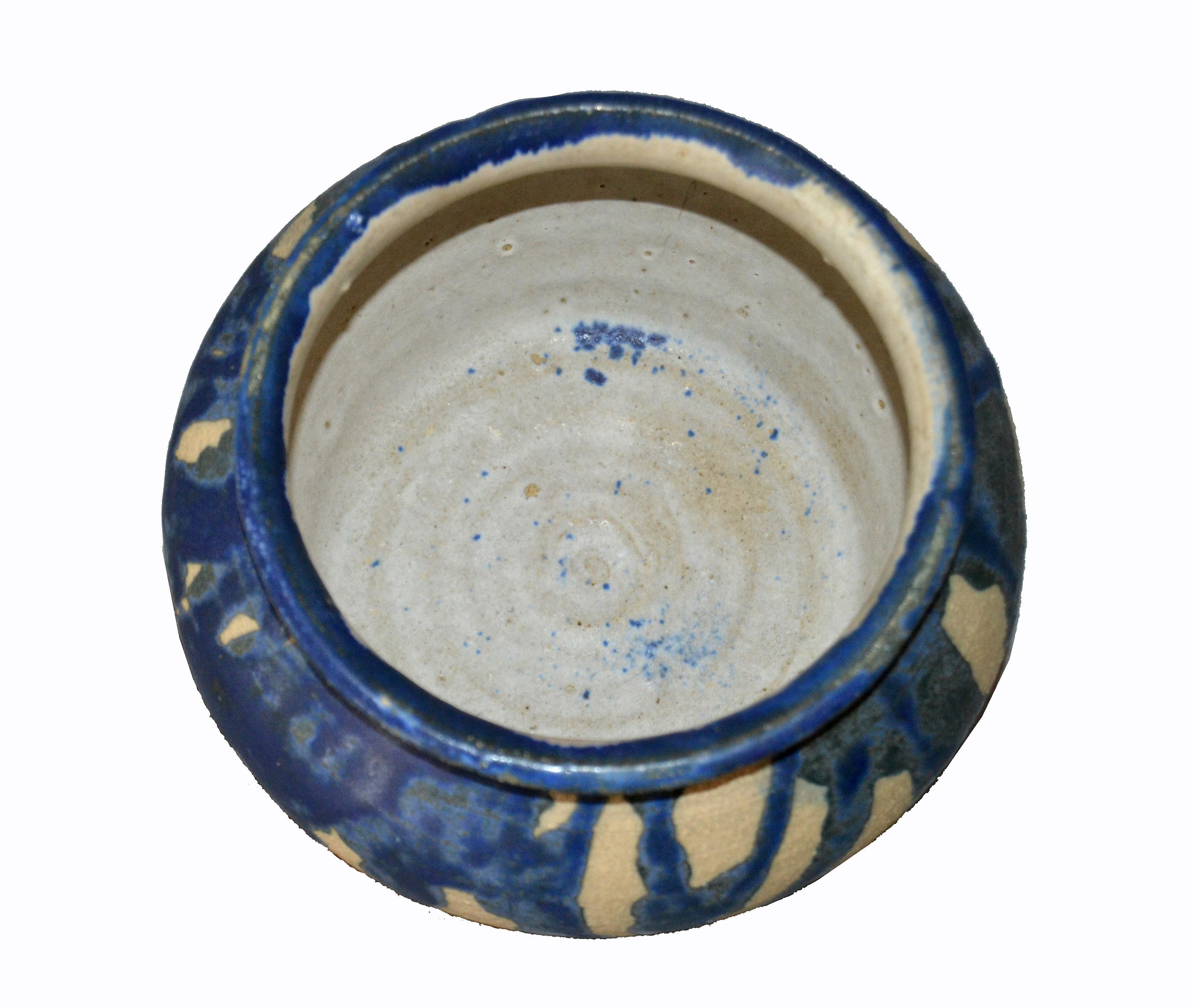 Eli Hanemann Vintage Drip Glaze Blue & Beige Pottery Ceramic Bowl Studio Piece In Good Condition In Miami, FL