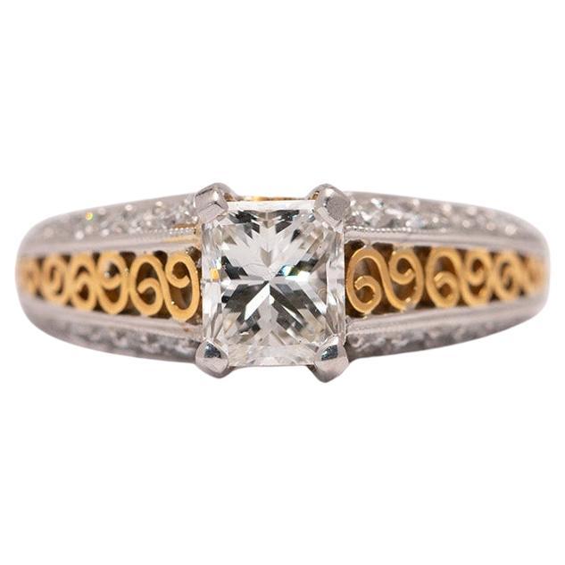 By Design Jewelers Bague solitaire en diamant à taille rayonnante en vente