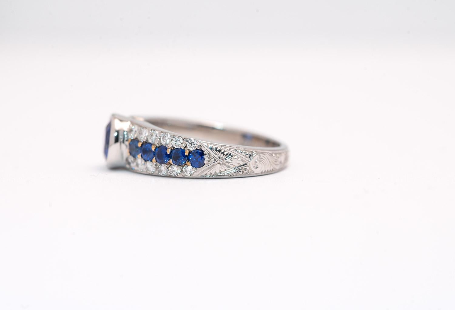 By Design Jewelers Bague saphir et diamant Bon état - En vente à Tucson, AZ