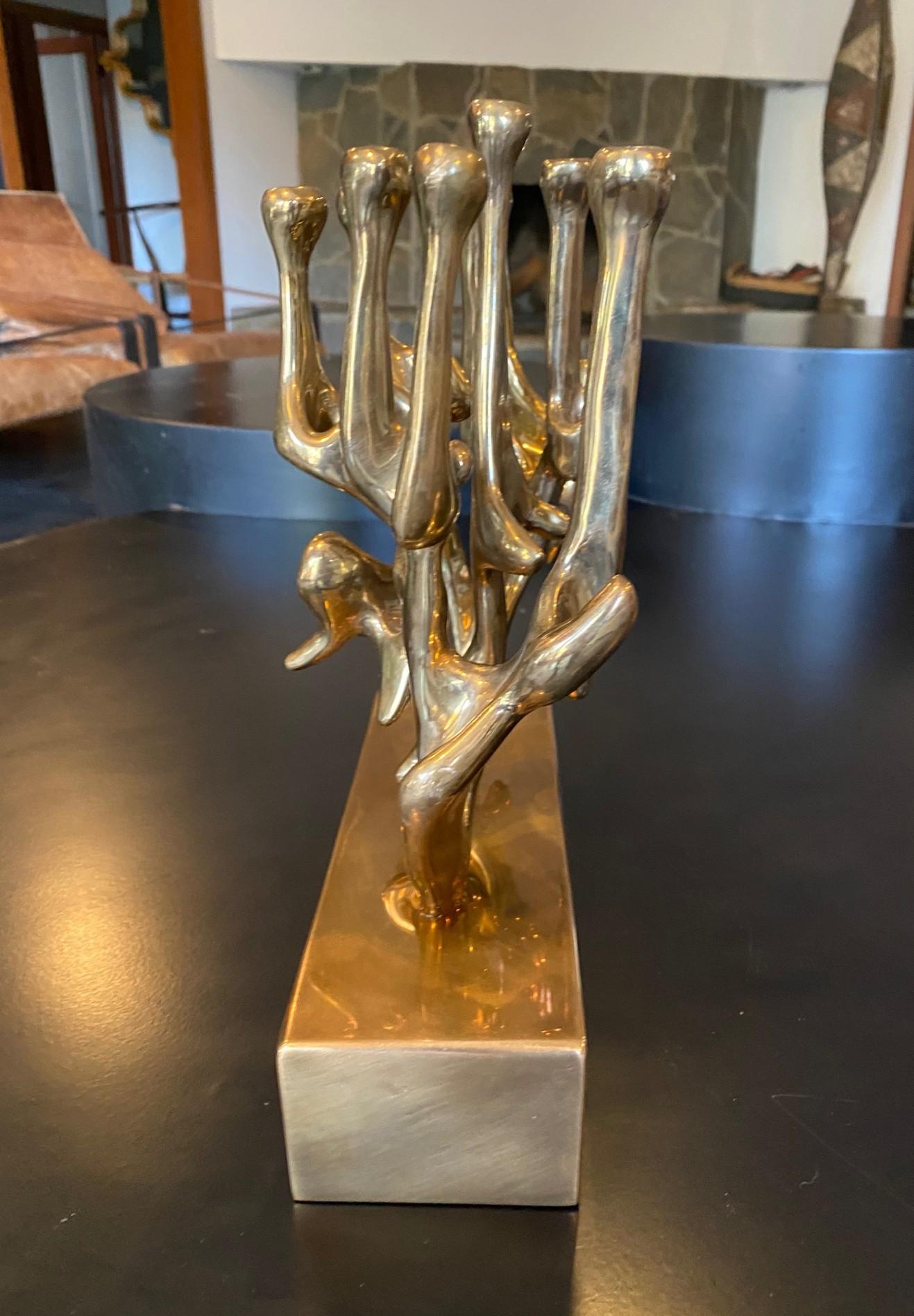 Sculpture Menorah moderniste abstraite en bronze signée Eli Karpel, édition limitée en vente 3
