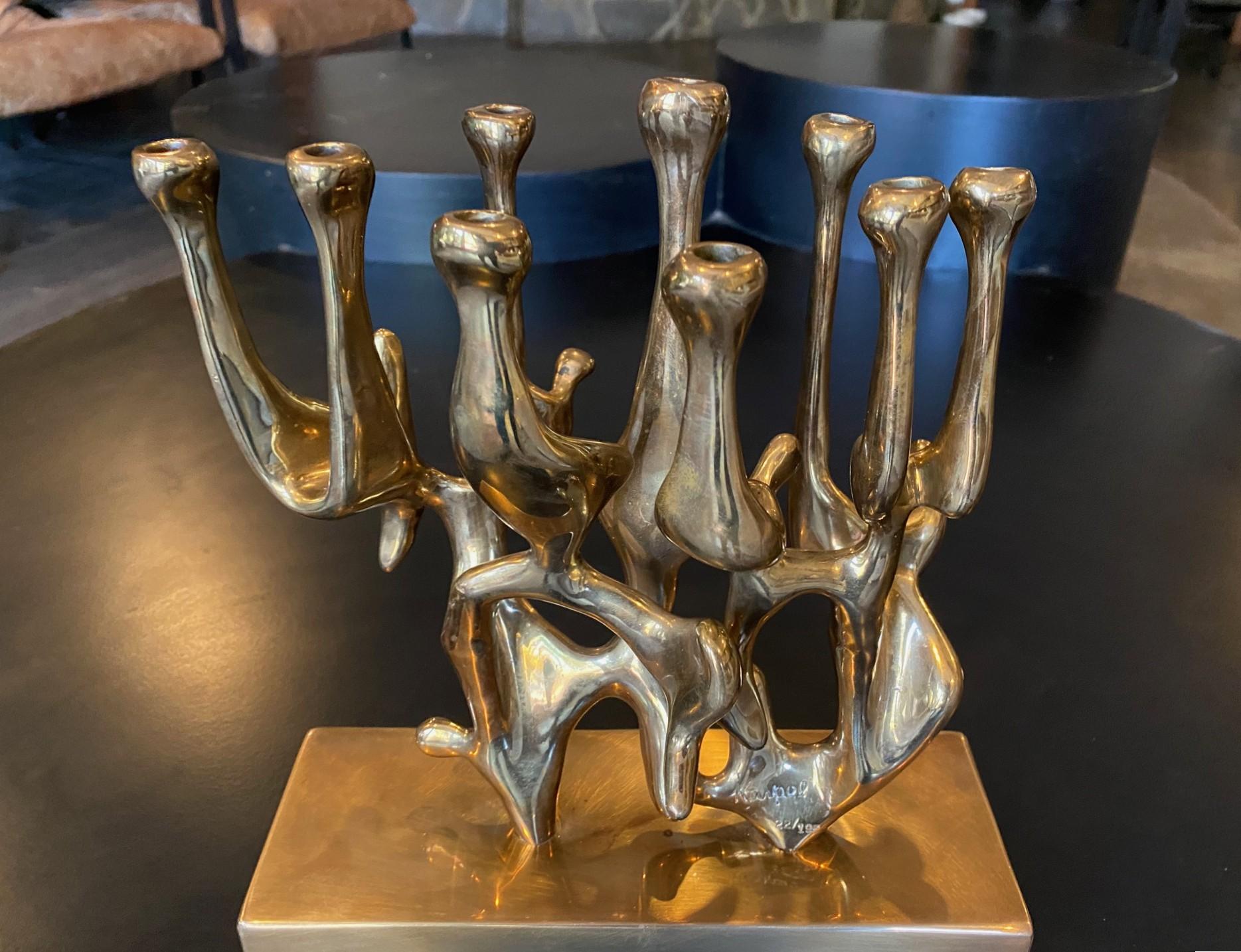 Sculpture Menorah moderniste abstraite en bronze signée Eli Karpel, édition limitée en vente 1