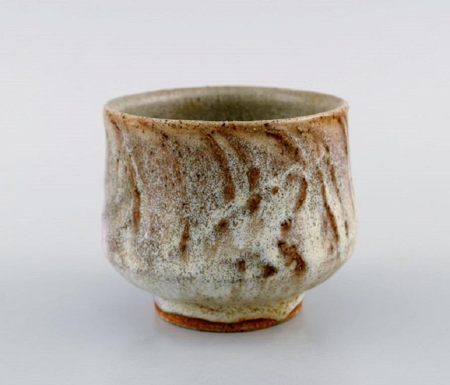 Moderne Eli Keller, Suède, tasse unique en grès émaillé, style japonais en vente
