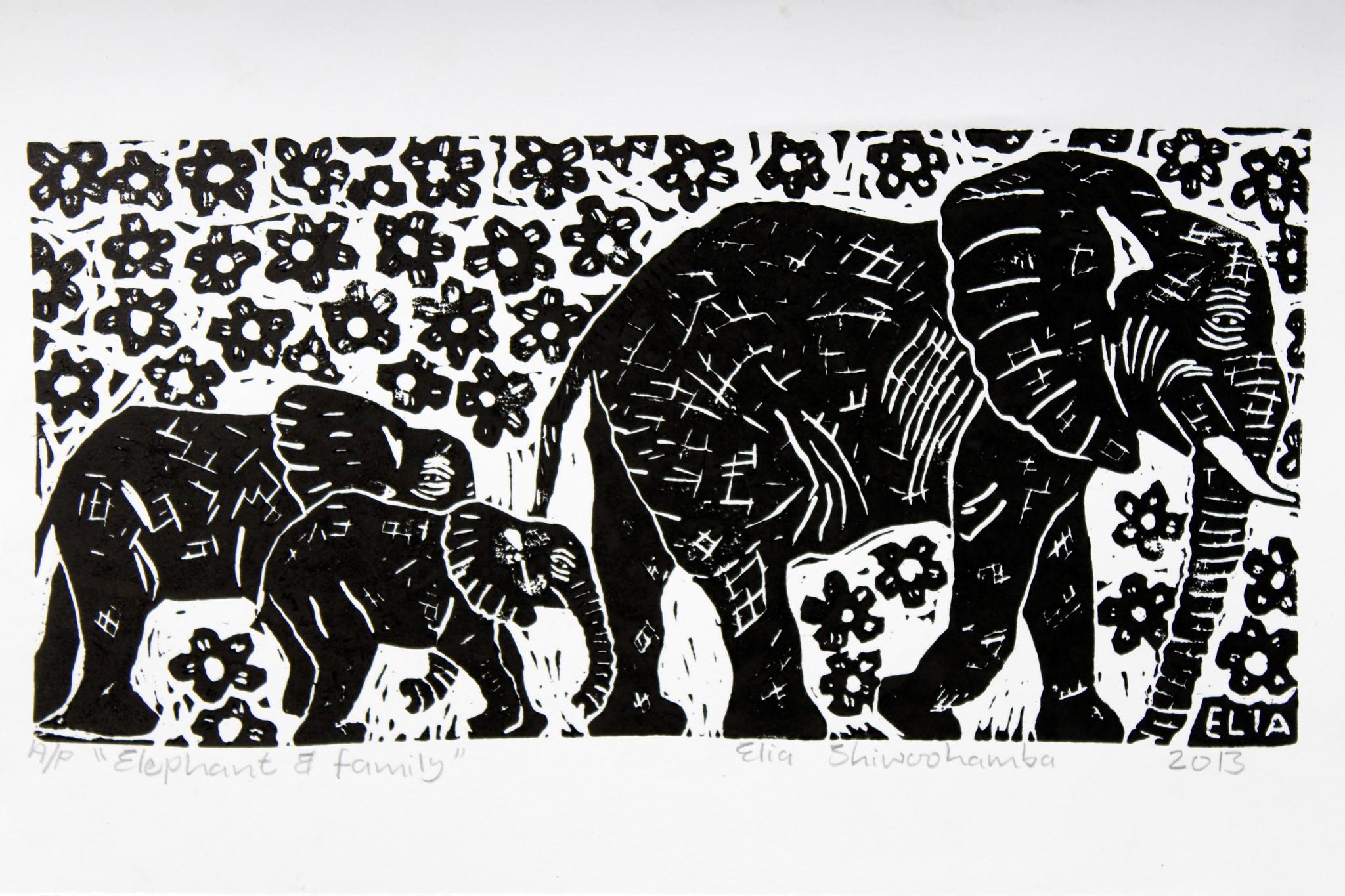 Elefante e famiglia, Elia Shiwoohamba, Stampa su blocco di linoleum in vendita 4