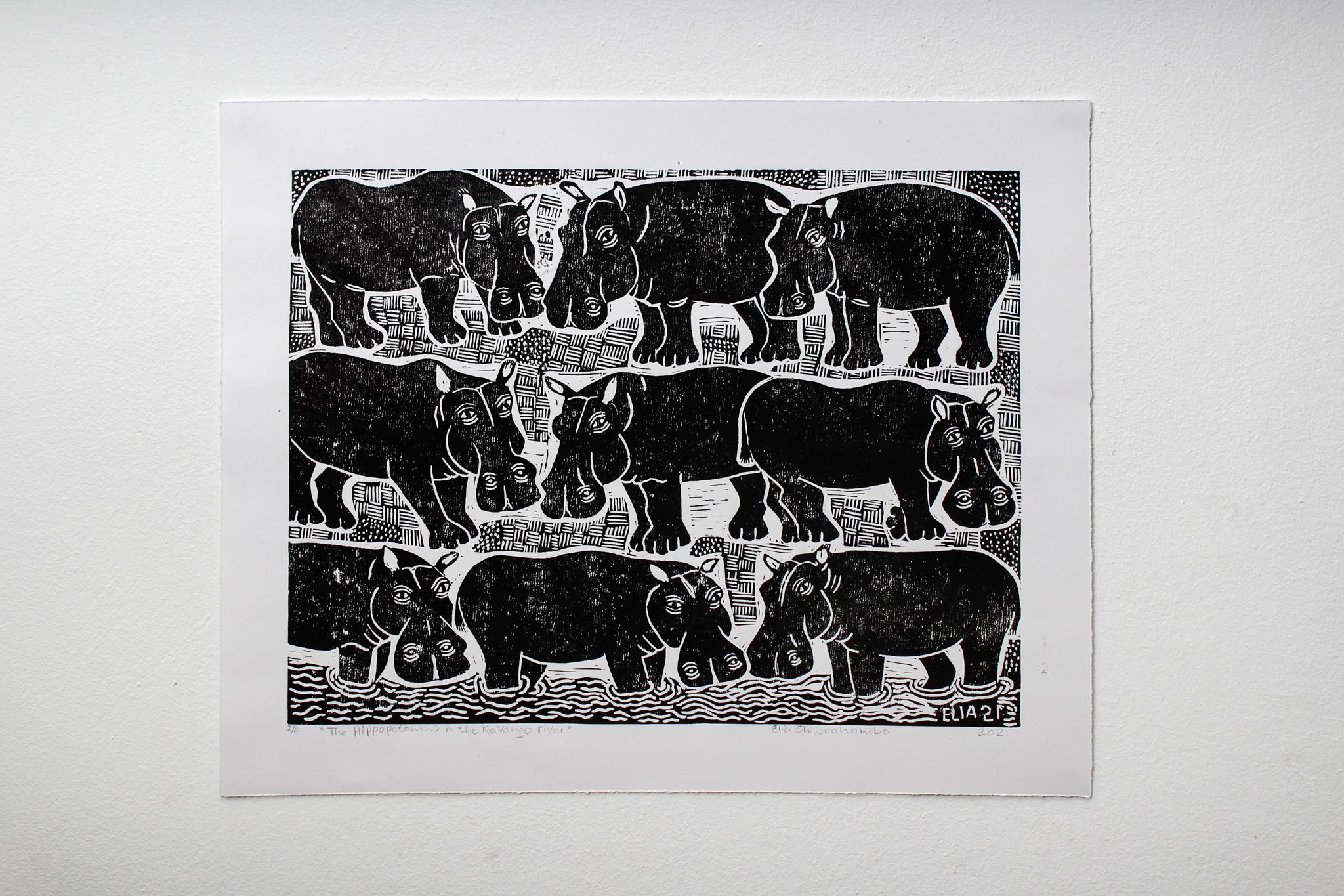 L'hippopotame dans la rivière Kavango, 2021. Impression en bloc de linoléum sur papier. Tirage de 5 exemplaires.

Elia Shiwoohamba est née en 1981 à Windhoek, en Namibie. Il est diplômé du Centre d'art John Muafangejo de Windhoek en 2006. Spécialisé