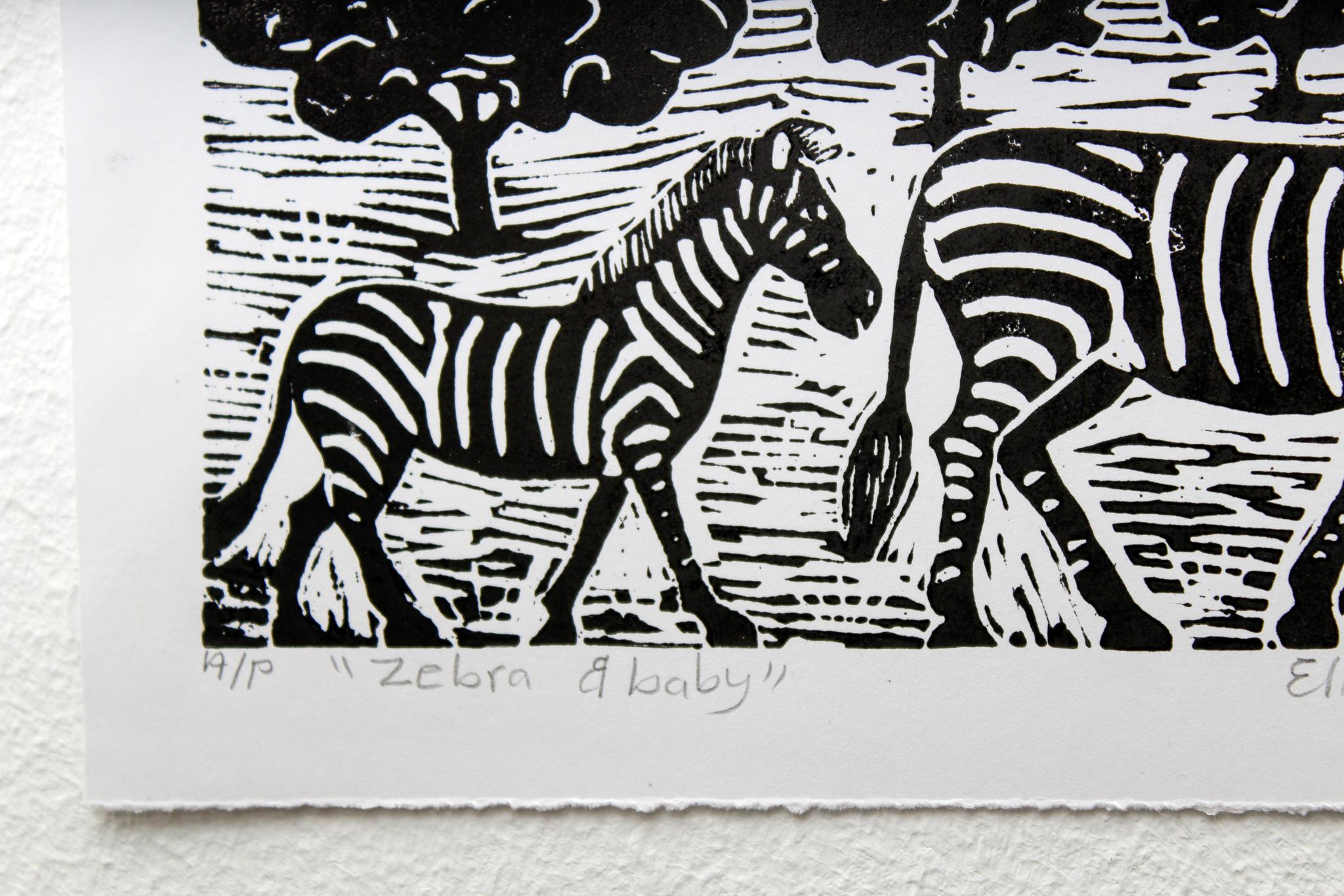 Zebra und Baby, Elia Shiwoohamba, Linoleum-Blumendruck im Angebot 2