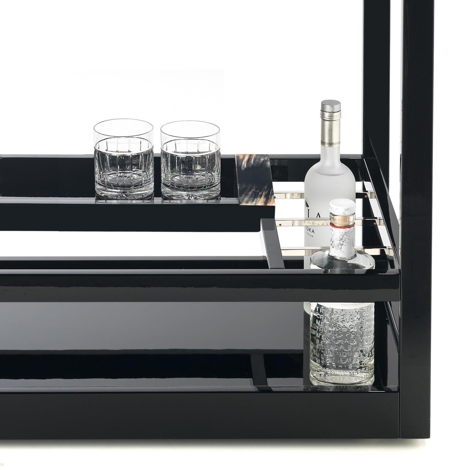Hand-Crafted Elia Tray in Glossy Black Lacquered Wood and Corno Italiano, Mod. 4717 For Sale