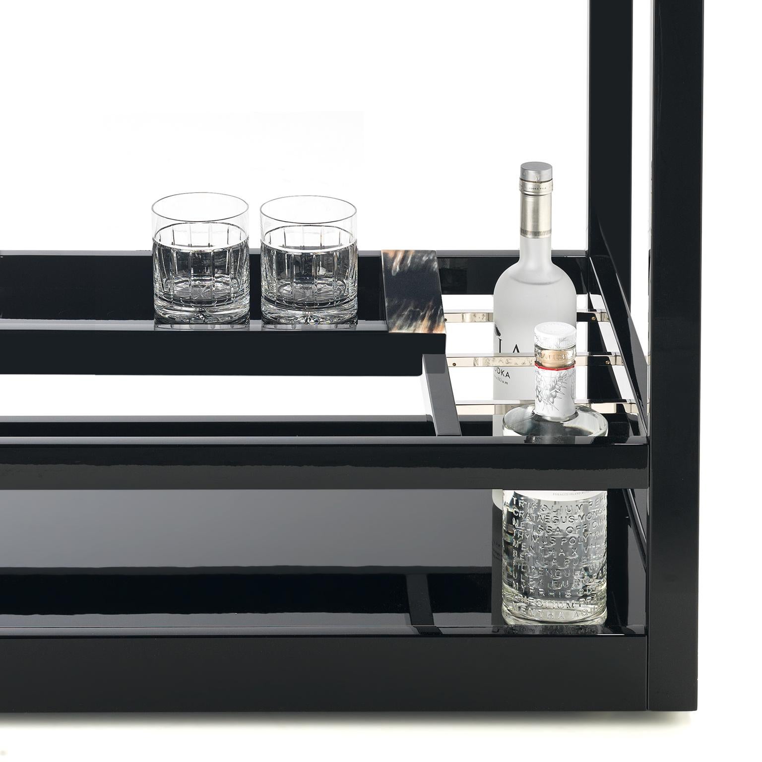 Fait main Plateau Elia en bois laqué noir brillant et Corno Italiano:: Mod. 4717 en vente