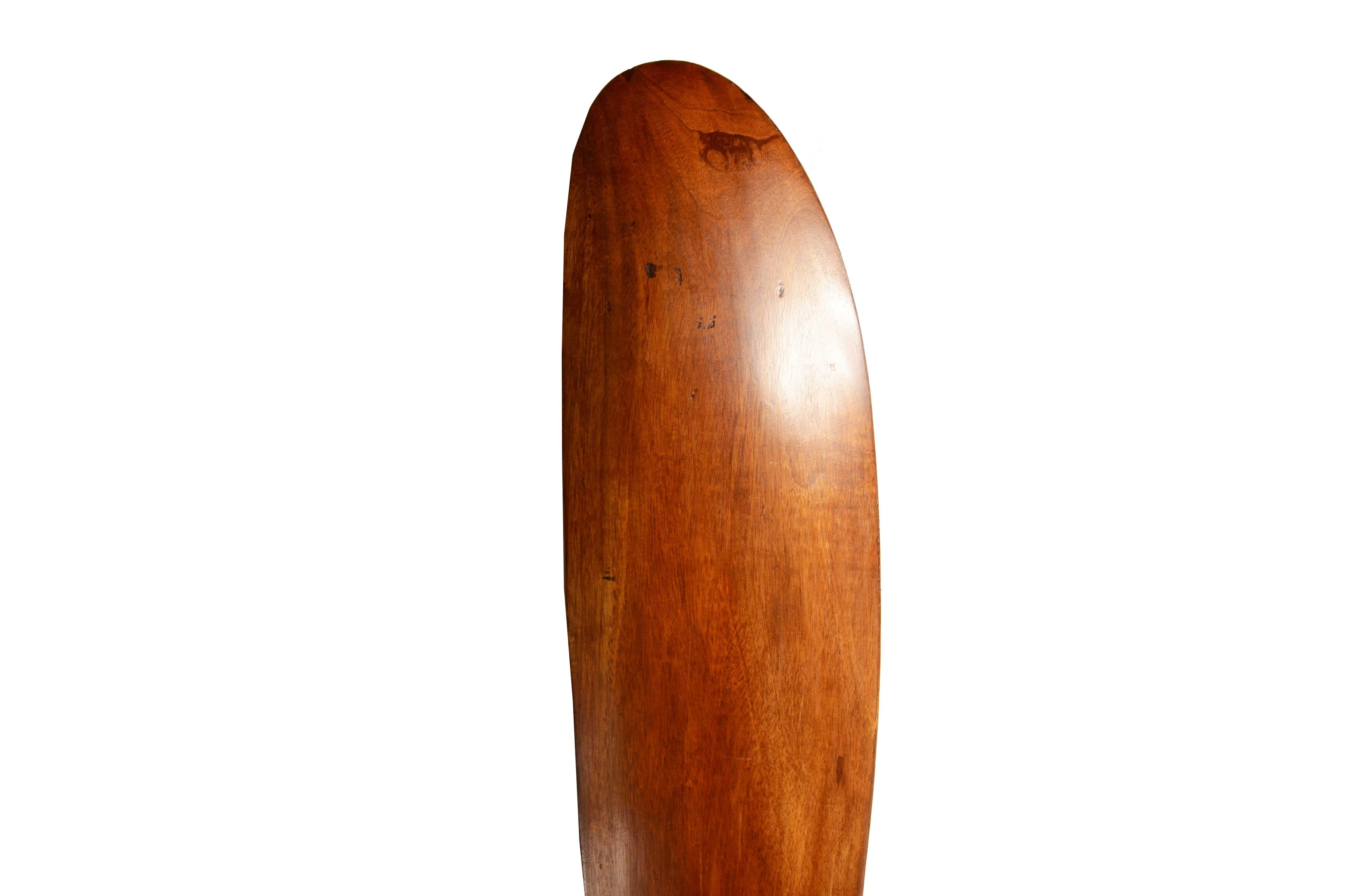 English mahogany wood decorative airplane propeller from the 1940s. For Sale 3