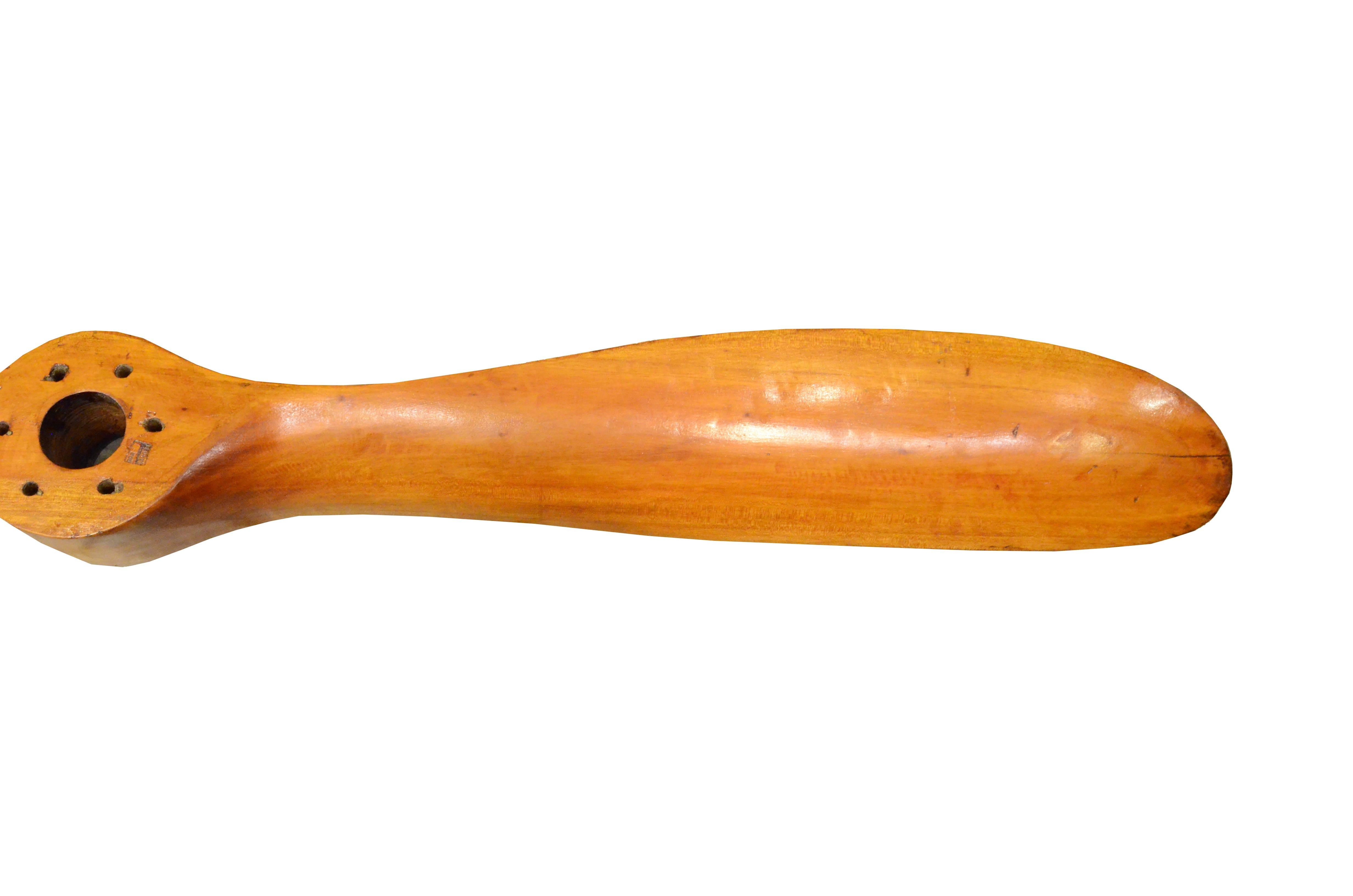 Hélice en bois, moyeu central à 6 trous, DDR WRXO95 Allemagne de l'Est, années 1950. en vente 1