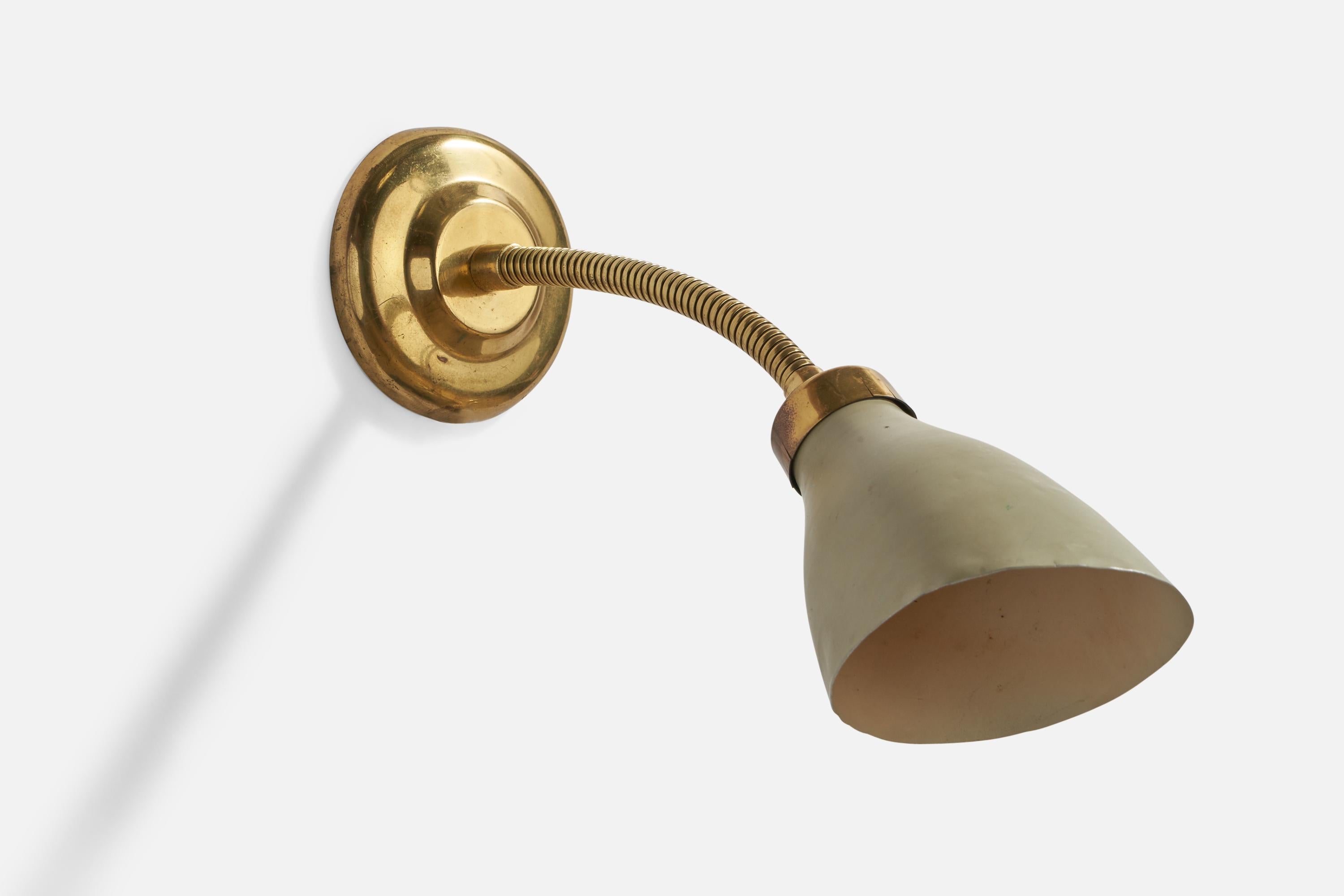 An adjustable brass and beige-lacquered metal wall light designed and produced in by Elidus, Sweden, c. 1940s.

Overall Dimensions (inches): 9.75” H x 4.3” W x 12.2” D
Back Plate Dimensions (inches): 4.25” Diameter x 0.8” Depth
Bulb Specifications: