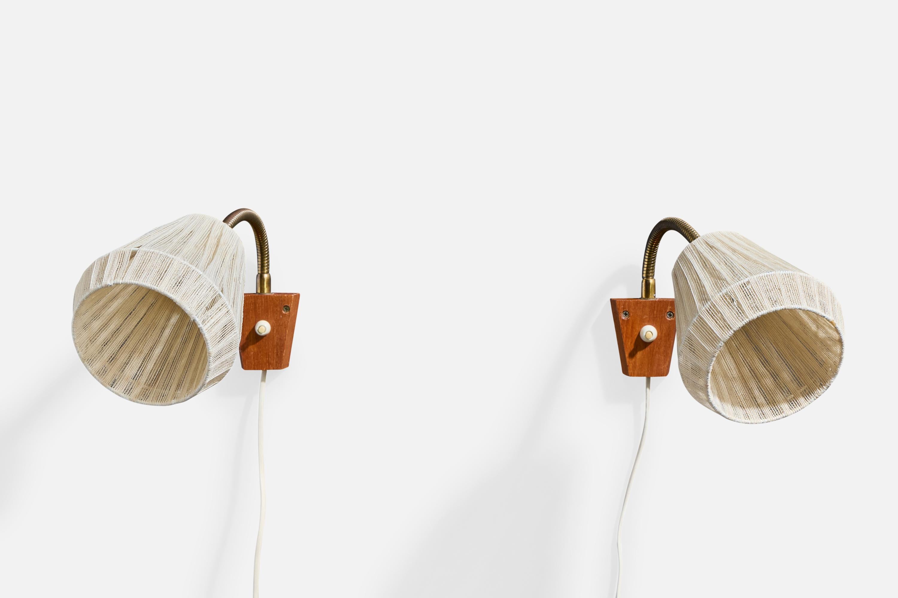 Elidus, Wandleuchten, Messing, Teakholz, Stoff, Schweden, 1950er Jahre (Moderne der Mitte des Jahrhunderts) im Angebot