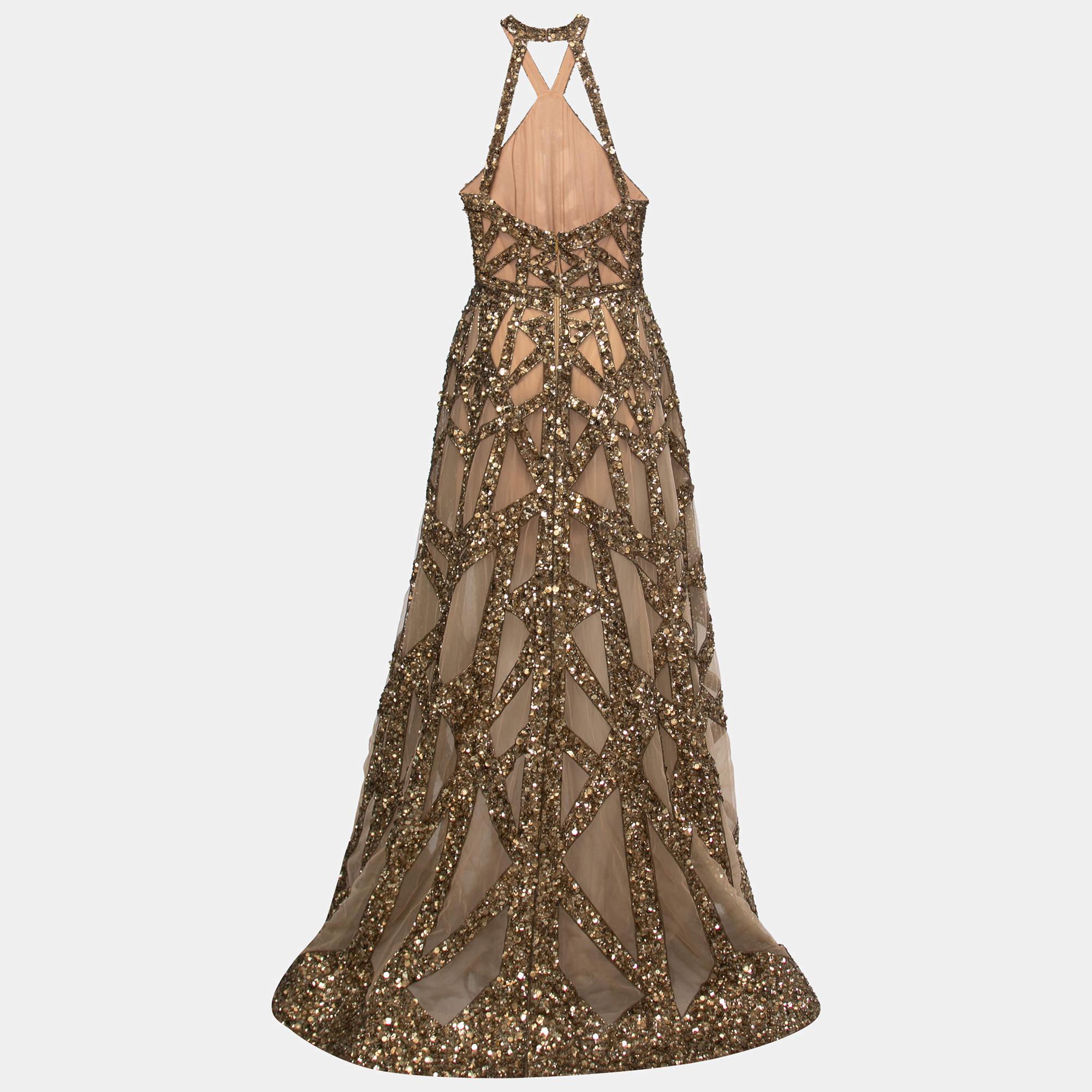 For all evening soirées and high-affair parties, a gown like this makes sure you look the best of all. Tailored into a superb fit and style, this gown is elevated with a stunning neckline and a beautiful hue. Bring home this lovely gown