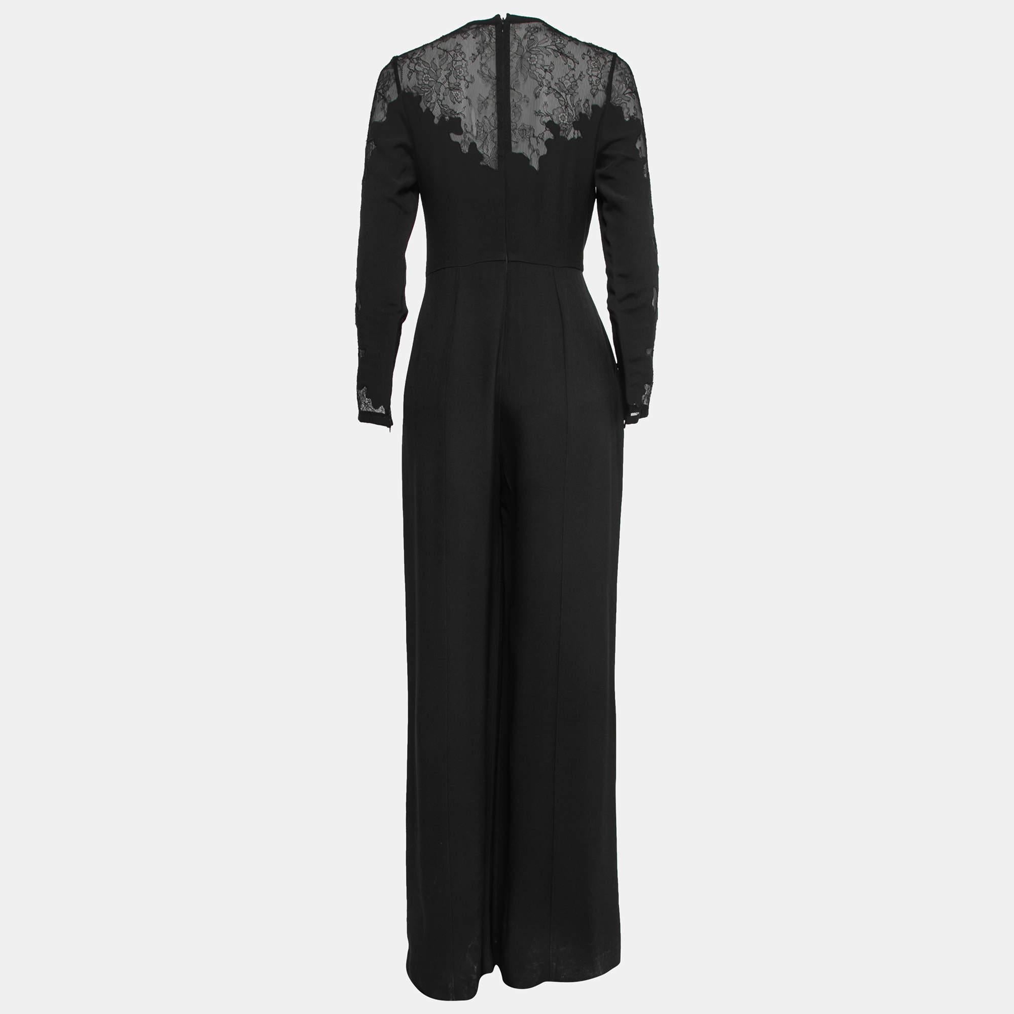 Bring in a touch of sophistication and elegance to your look by wearing this jumpsuit. A flattering neckline, classy hue, and noticeable details define this jumpsuit. Style it with high heels.

