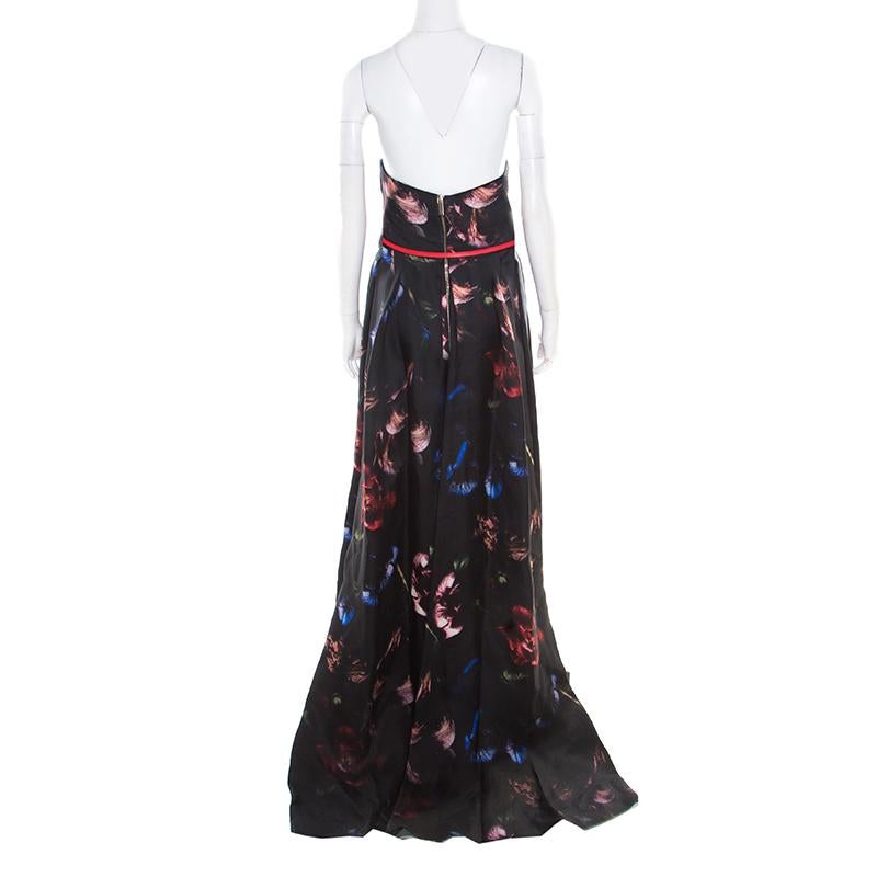 Beautifully adorned with a beguiling floral print creating a chic, feminine appeal, this strapless gown, crafted with silk, from Elie Saab is ideal for special events. The floor-grazing length and classic black color combine to make it as