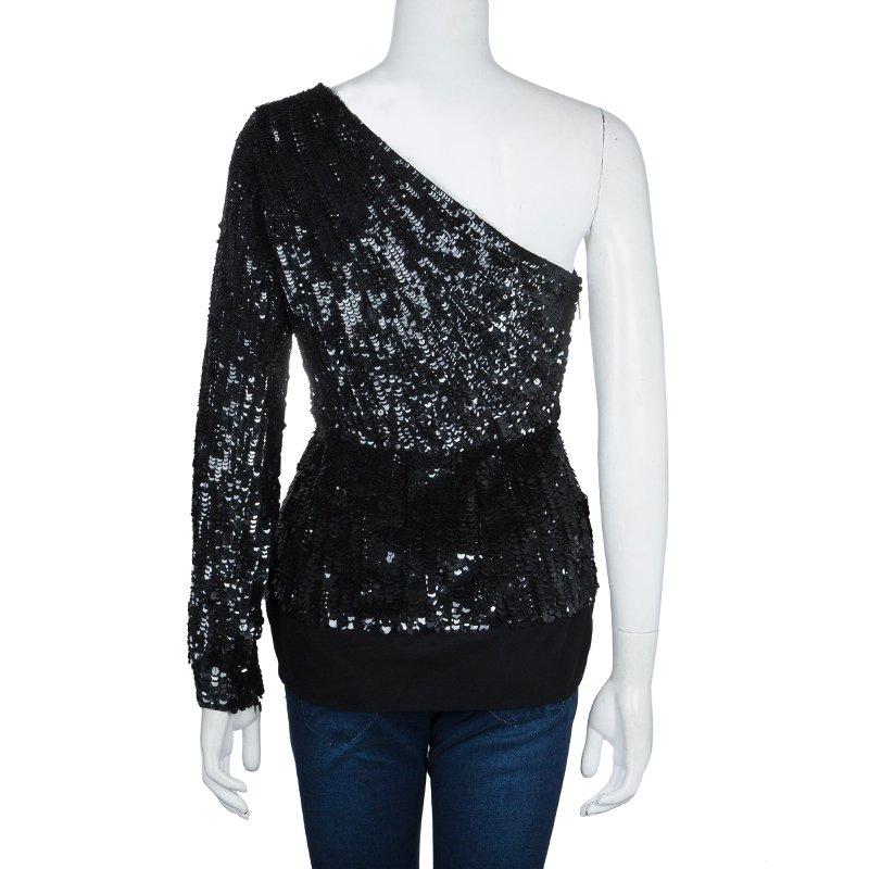 Party perfect and prepossessing, this top by Elie Saab is sure to leave the crowd gazing at you in awe. Crafted from a polyamide and silk blend, it features one shoulder long sleeve detail. This top is adorned with impressive beads and sequin