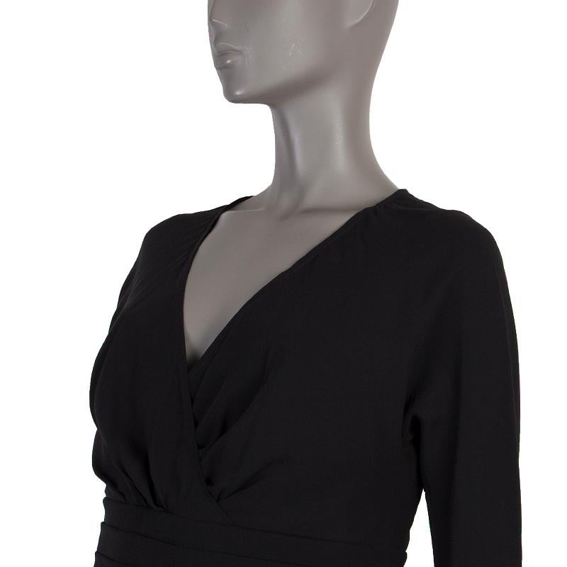 100% authentic Ellie Saab 3/4-sleeve dress in black silk (100%) with raglan sleeves. Sleevemeasurement has been taken from the neck. Opens with zipper and button on the back. Lined in black silk (100%). Has been worn and is in excellent
