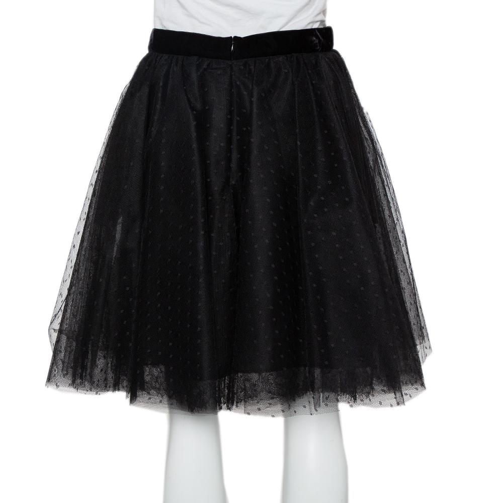 This mini skirt from Elie Saab is made for a diva like you! Get your hands on this pretty creation made from tulle in a black shade. It has a mini lining attached to it, has a banded waistline, and a zip fastening at the back.

Includes: Brand tag
