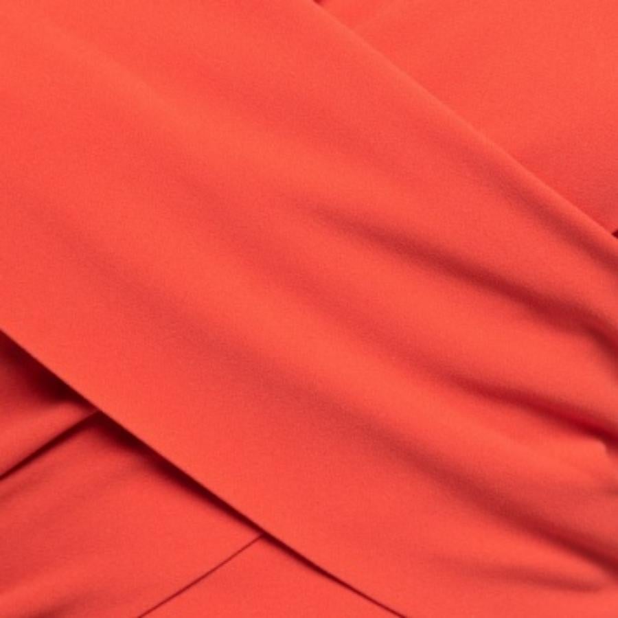 Il top di Elie Saab è l'opzione più chic per le vacanze estive e tropicali. Realizzato con tessuti di qualità, questo top cropped ha un colore delizioso e un elevato appeal. Abbinalo a dei pantaloni stampati.