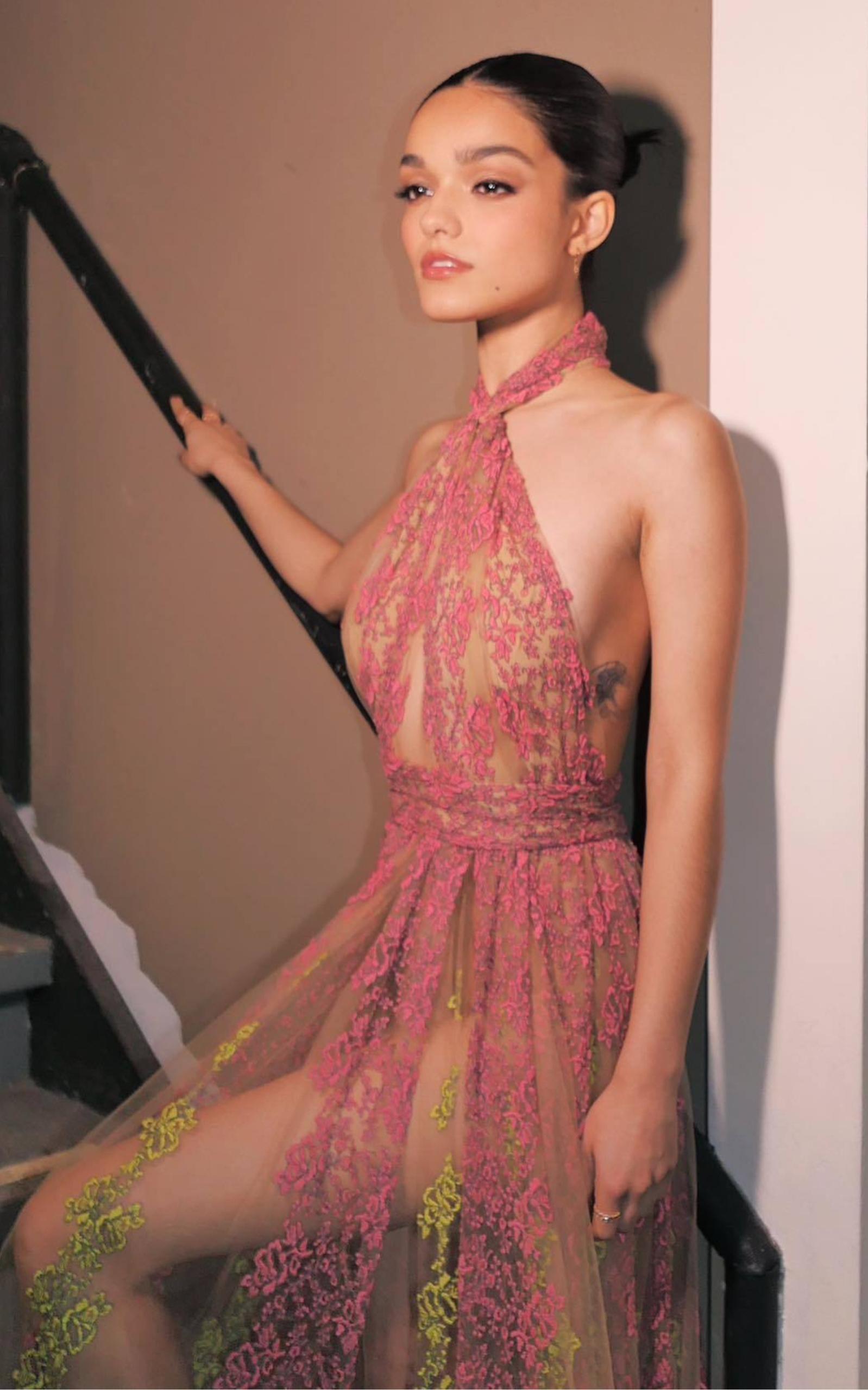 Elie Saab Floral Embroidery Tulle Floral Gown FR 36 - US 4 In New Condition For Sale In Brossard, QC