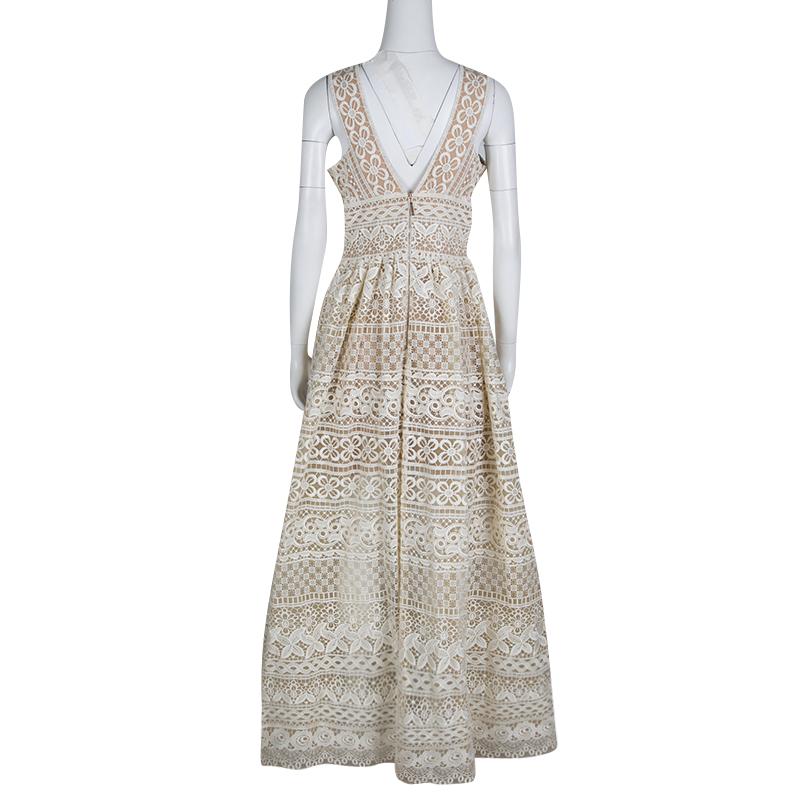 Elie Saab Ivory and Beige Embroidered Guipure Lace Plunge Neck Sleeveless Gown S In Excellent Condition In Dubai, Al Qouz 2