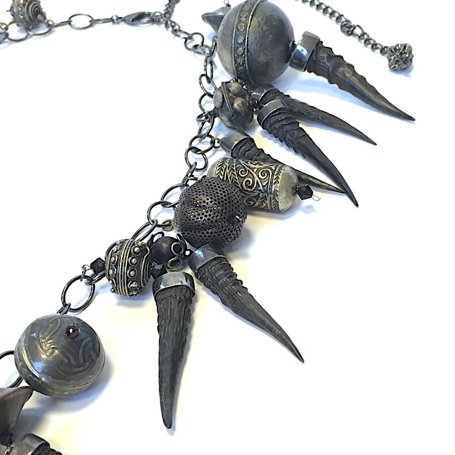 ELIE SAAB Halskette aus gealtertem, versilbertem Metall Damen im Angebot
