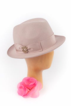 Cappello fedora rosa di Elie Saab