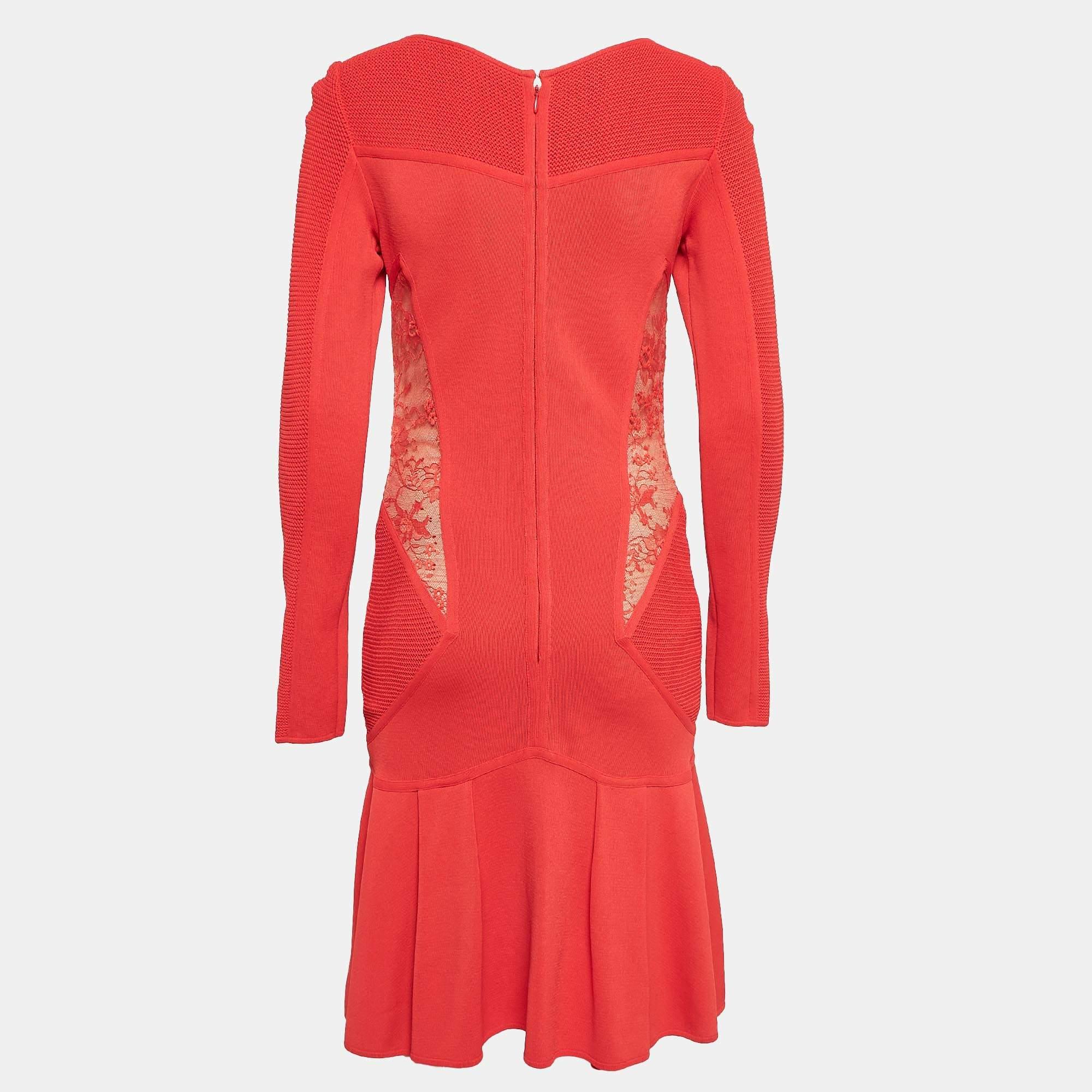 Masterful tailoring and timeless appeal characterize this dress from the house of Elie Saab. Presented in red it is nothing but pure charm and is a must have.
