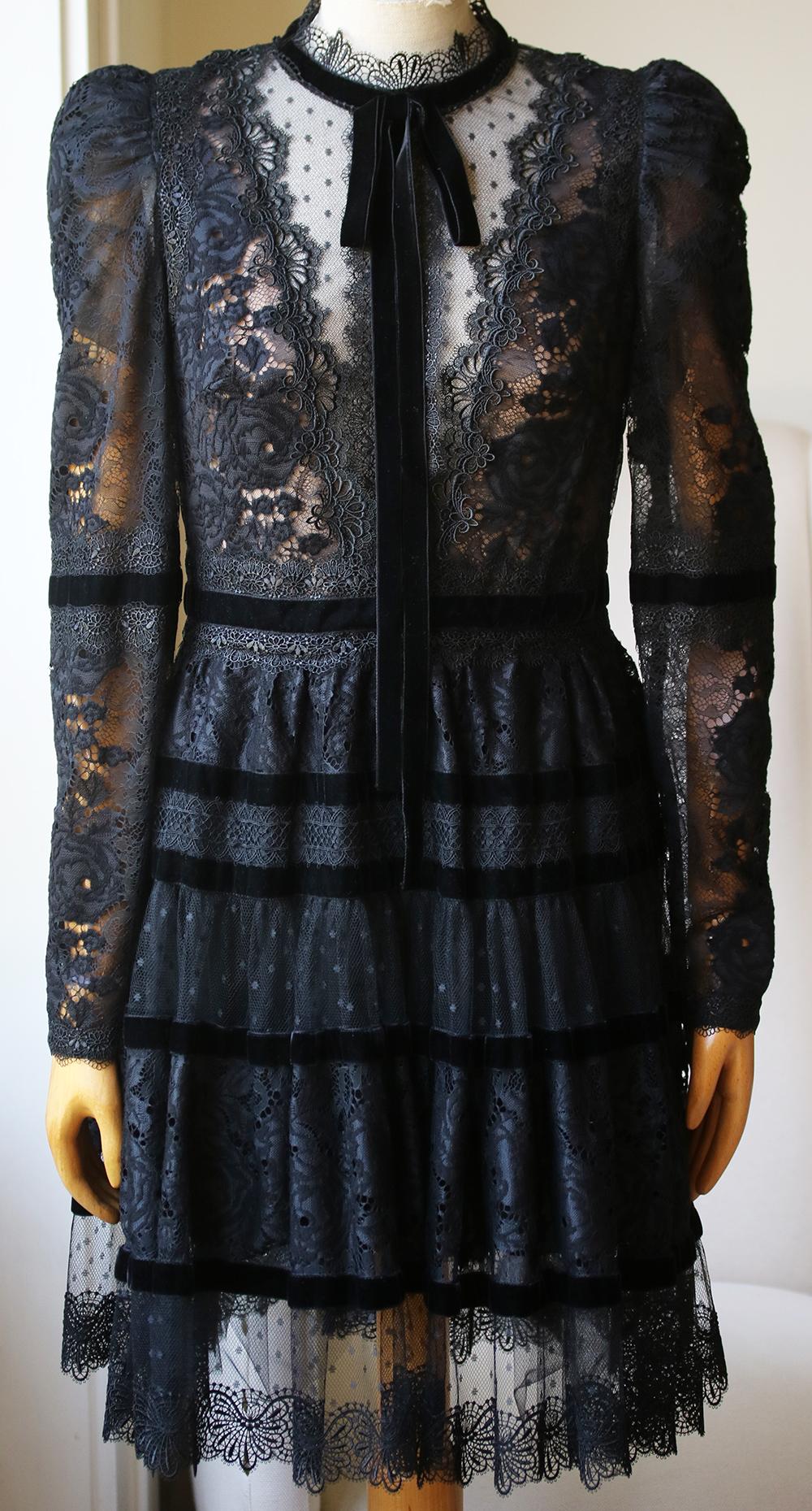 This black piece is expertly made from delicate lace spliced with plush velvet trims. Highlight the puffed sleeves with swept-back hair. Black. Lace. Concealed hook and zip fastening at back. Colour: black. 55% Polyamide, 21% polyester, 19%