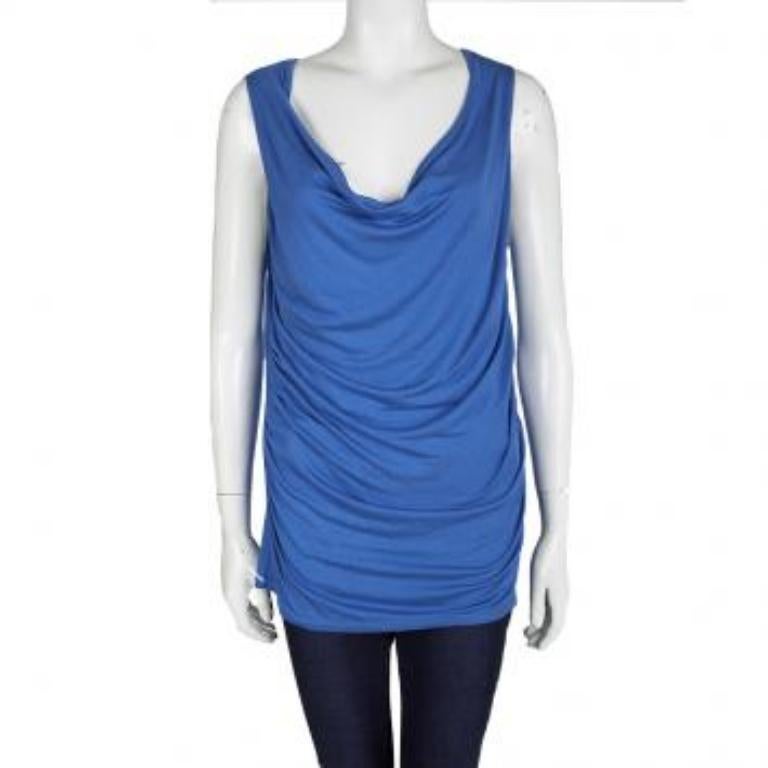 Adoptez un look d'été décontracté avec cette perfection bleu cobalt d'Elie Tahari. Sans manches et longue, cette pièce est une excellente option de superposition, même pour l'automne/hiver. Le col bénitier et la coupe drapée se marient bien avec un