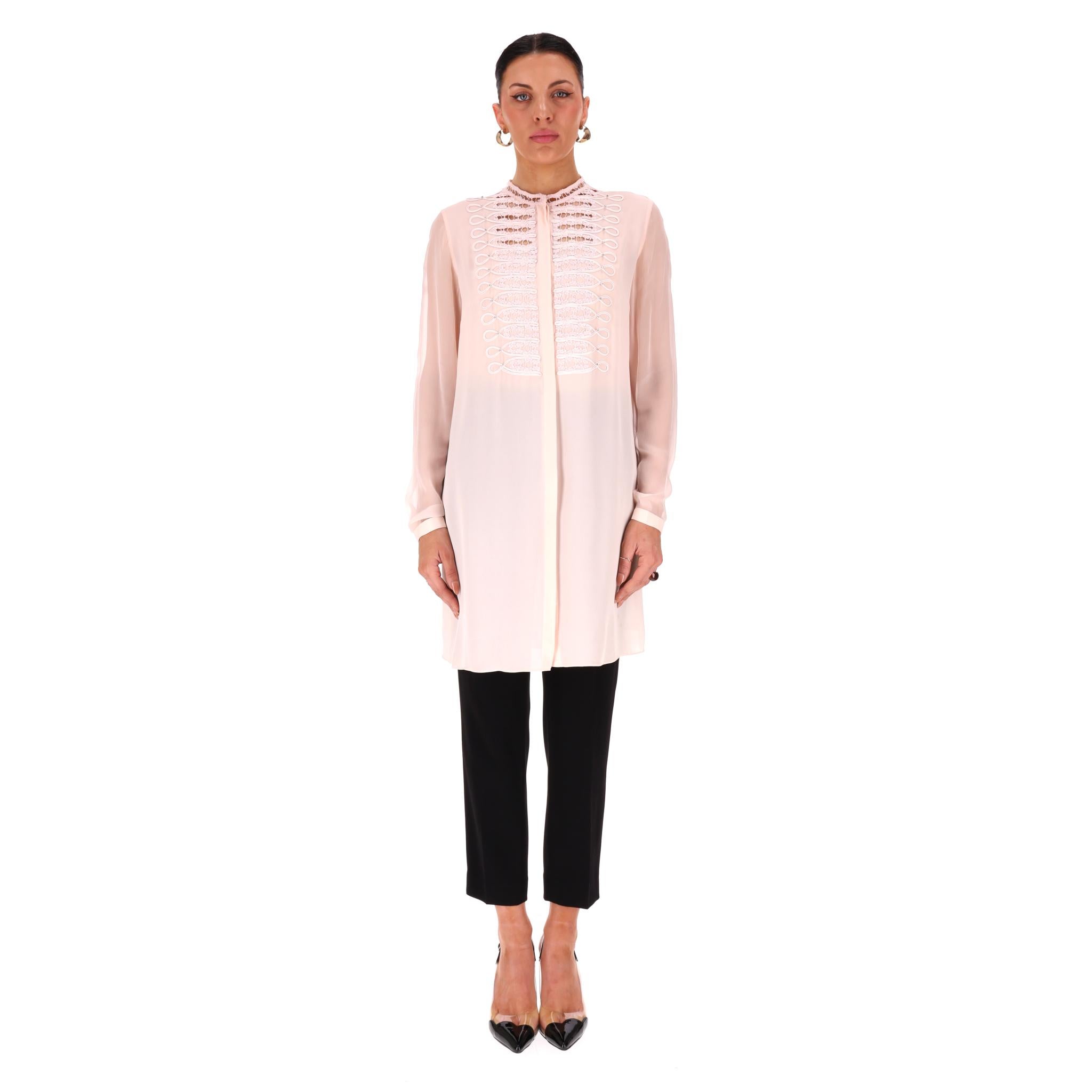 Elie Tahari Lace-Bib Silk Tunic Top

Light pink tunic fully crafted from silk with a lace-bib adornment with beaded detailing.

Featuring a mandarin collar, sheer sleeves and pleat accented back.

Rrp Approx. £260

Size – M

Condition – Good (Tear
