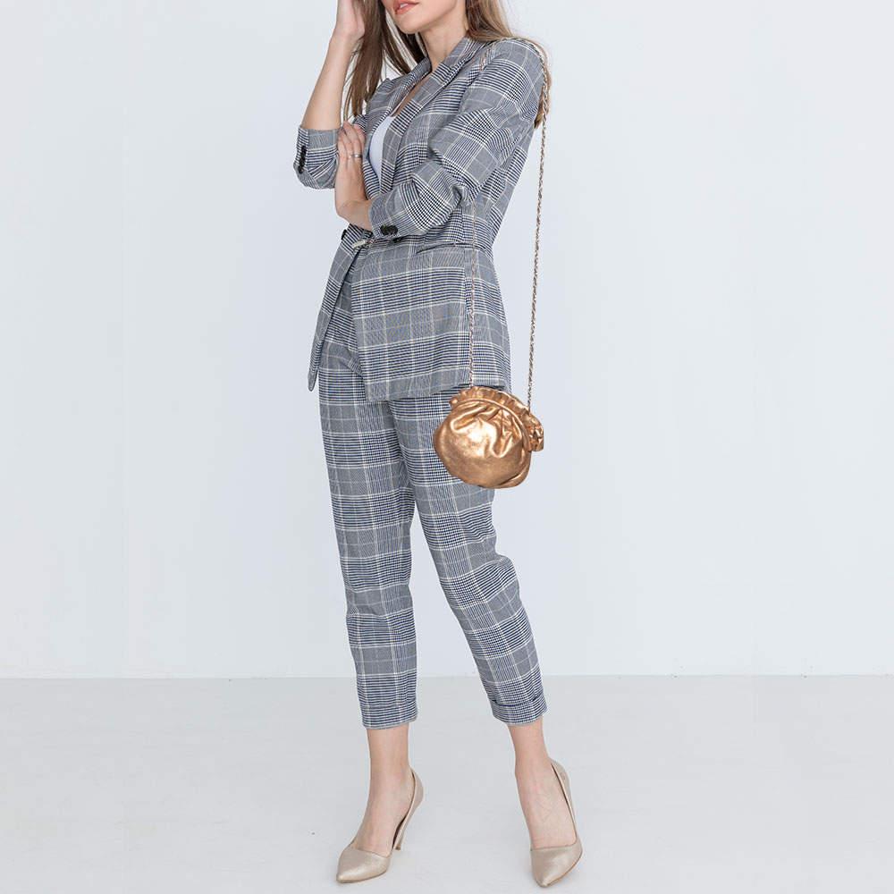 This Elie Tahari bag is meant to complement your evening soirÃ©es. It is made of metallic gold leatherâ€”for a glam appealâ€”and added with a snap button closure and a shoulder chain. The bag can be carried across the body or as a clutch.