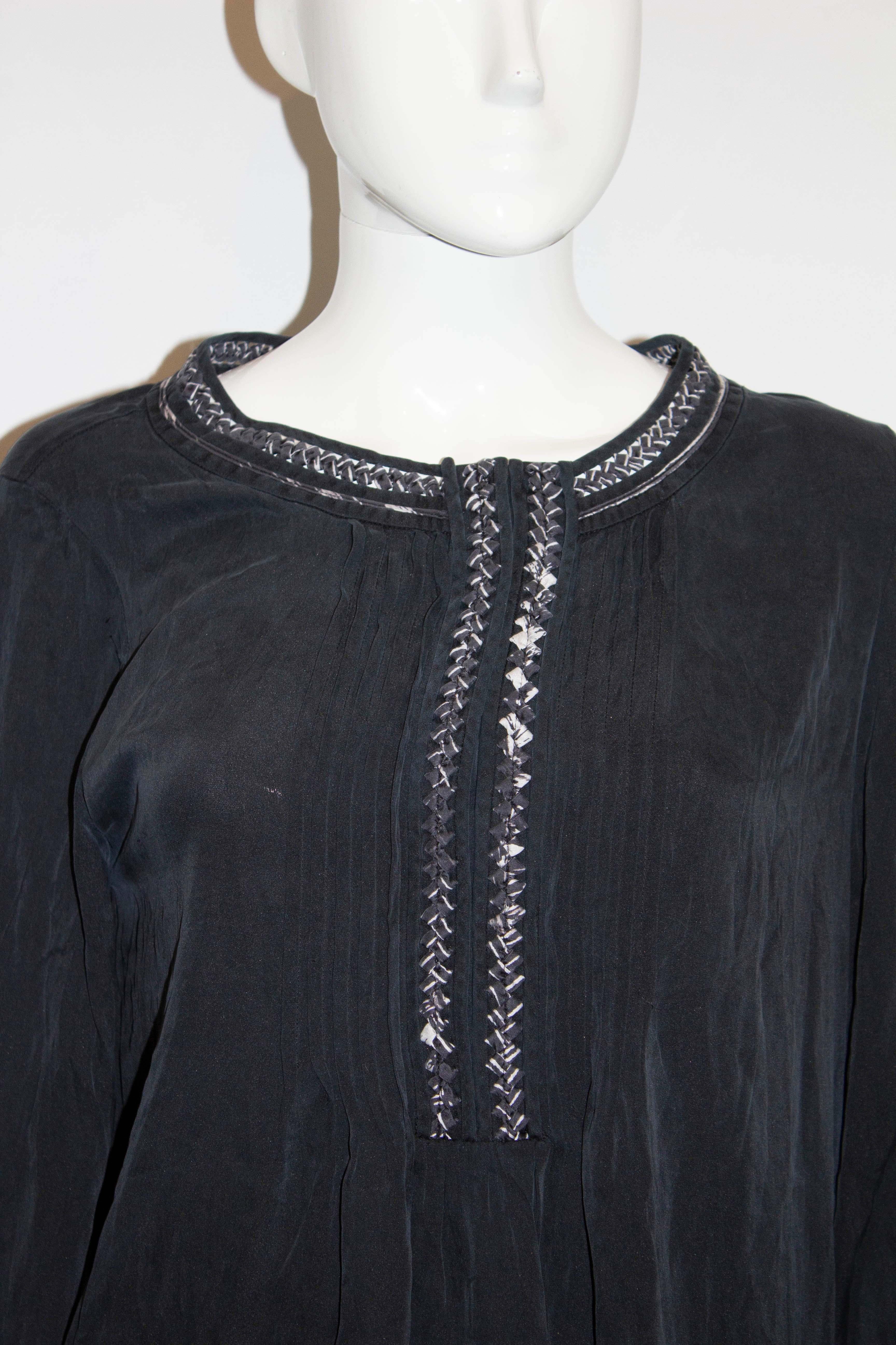 Elie Tahari Silk Blouse In Good Condition For Sale In London, GB